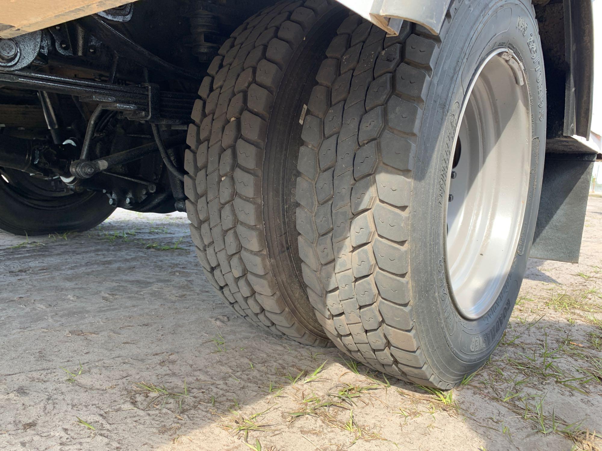 2006 Ford F-550 4x4 43ft Over Center Bucket Truck