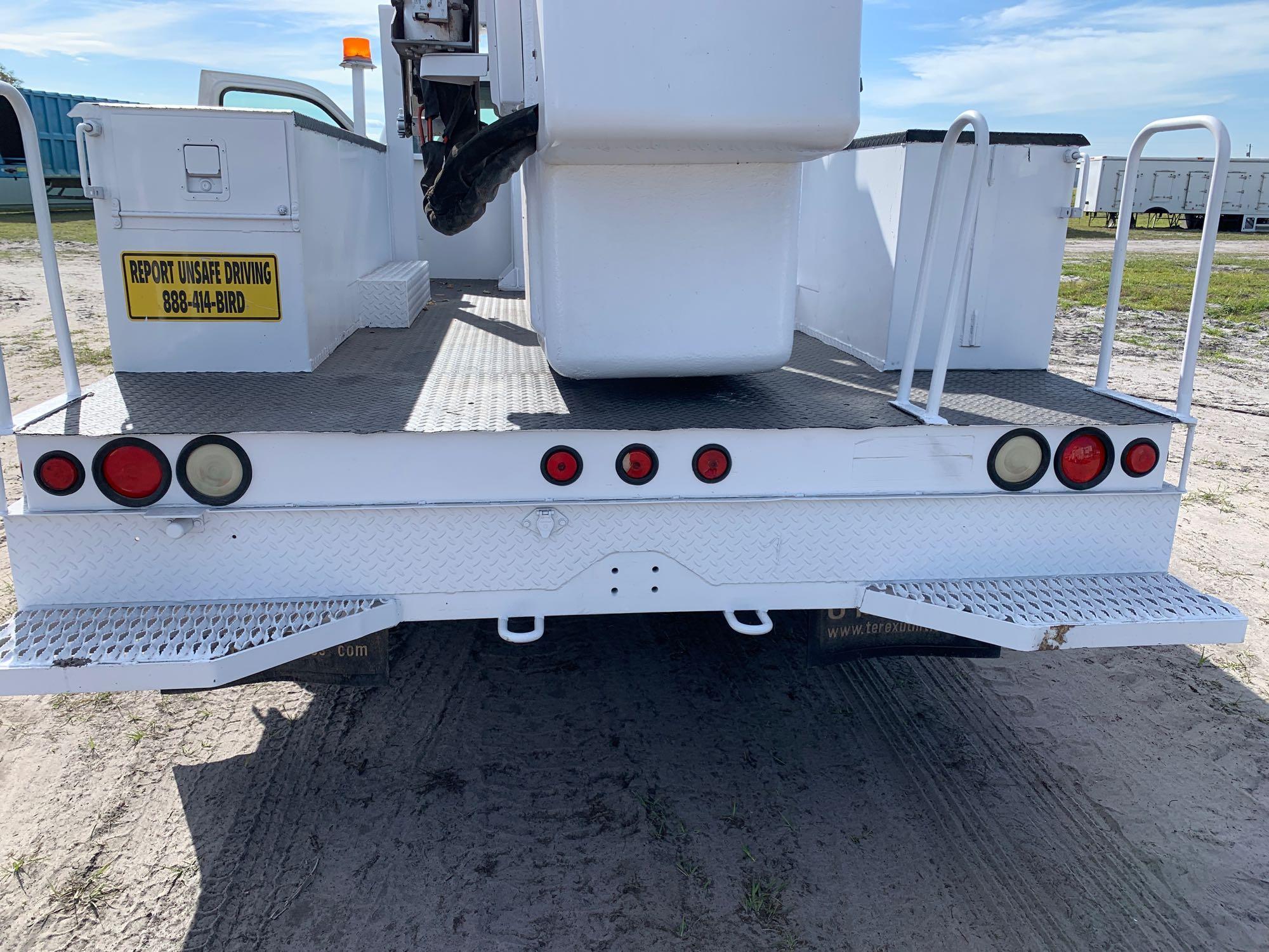 2006 Ford F-550 4x4 43ft Over Center Bucket Truck