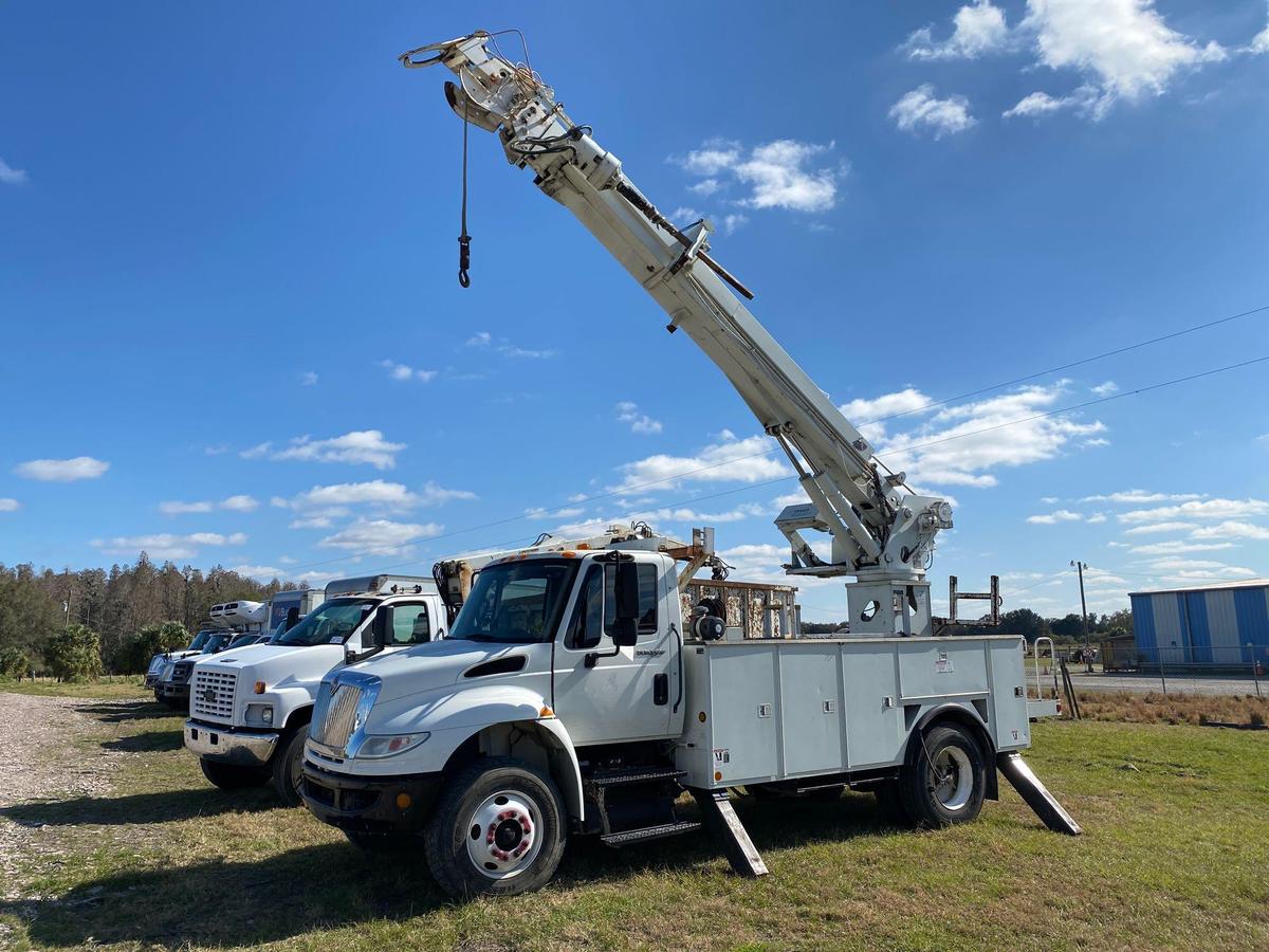 2011 International DuraStar 4400 Digger Derrick Truck