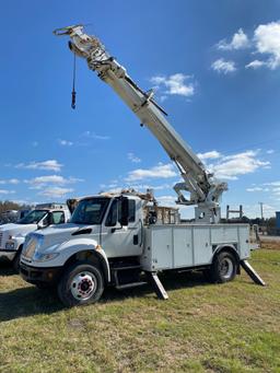 2011 International DuraStar 4400 Digger Derrick Truck