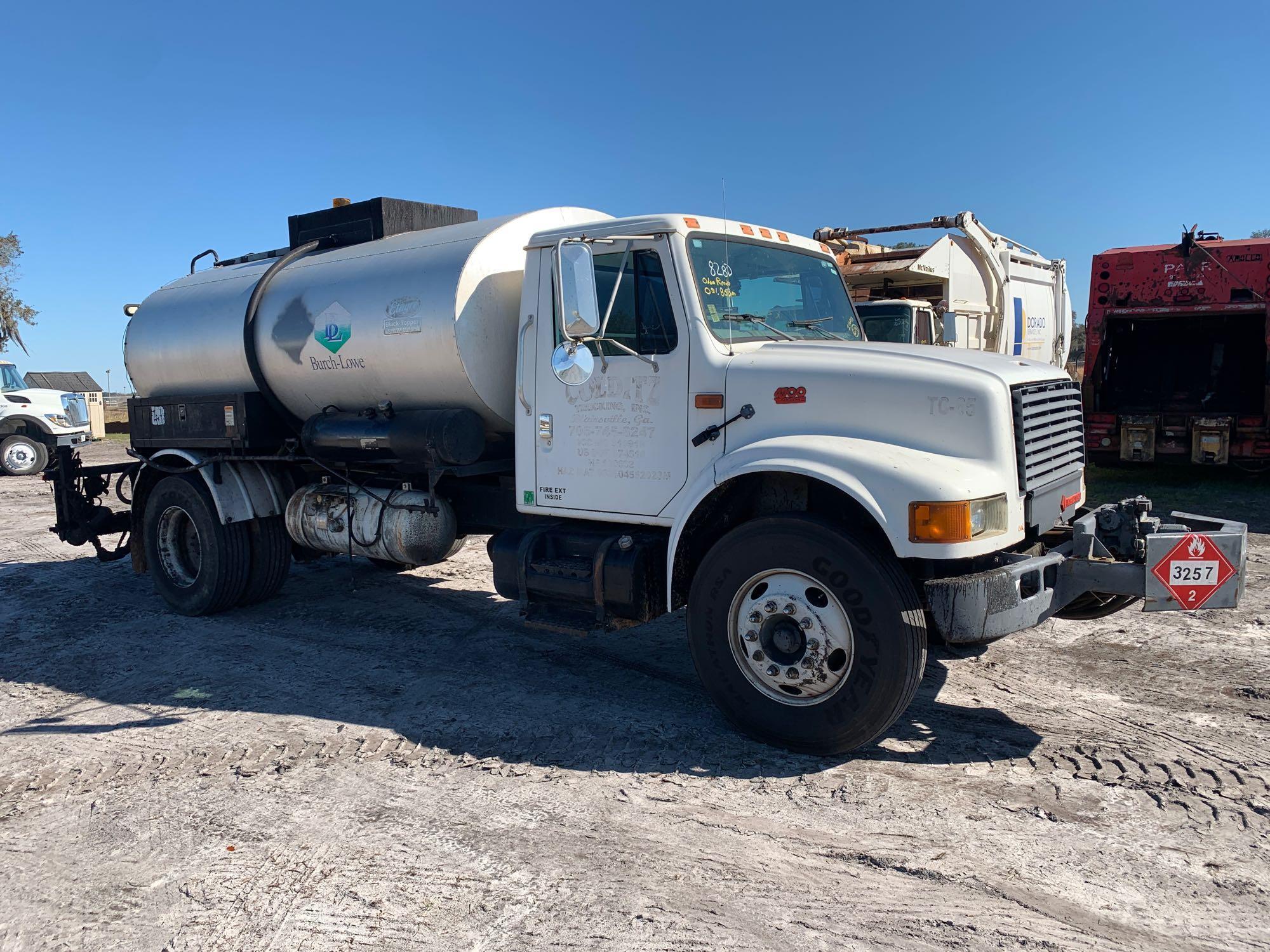 2002 International 4700 Asphalt Truck