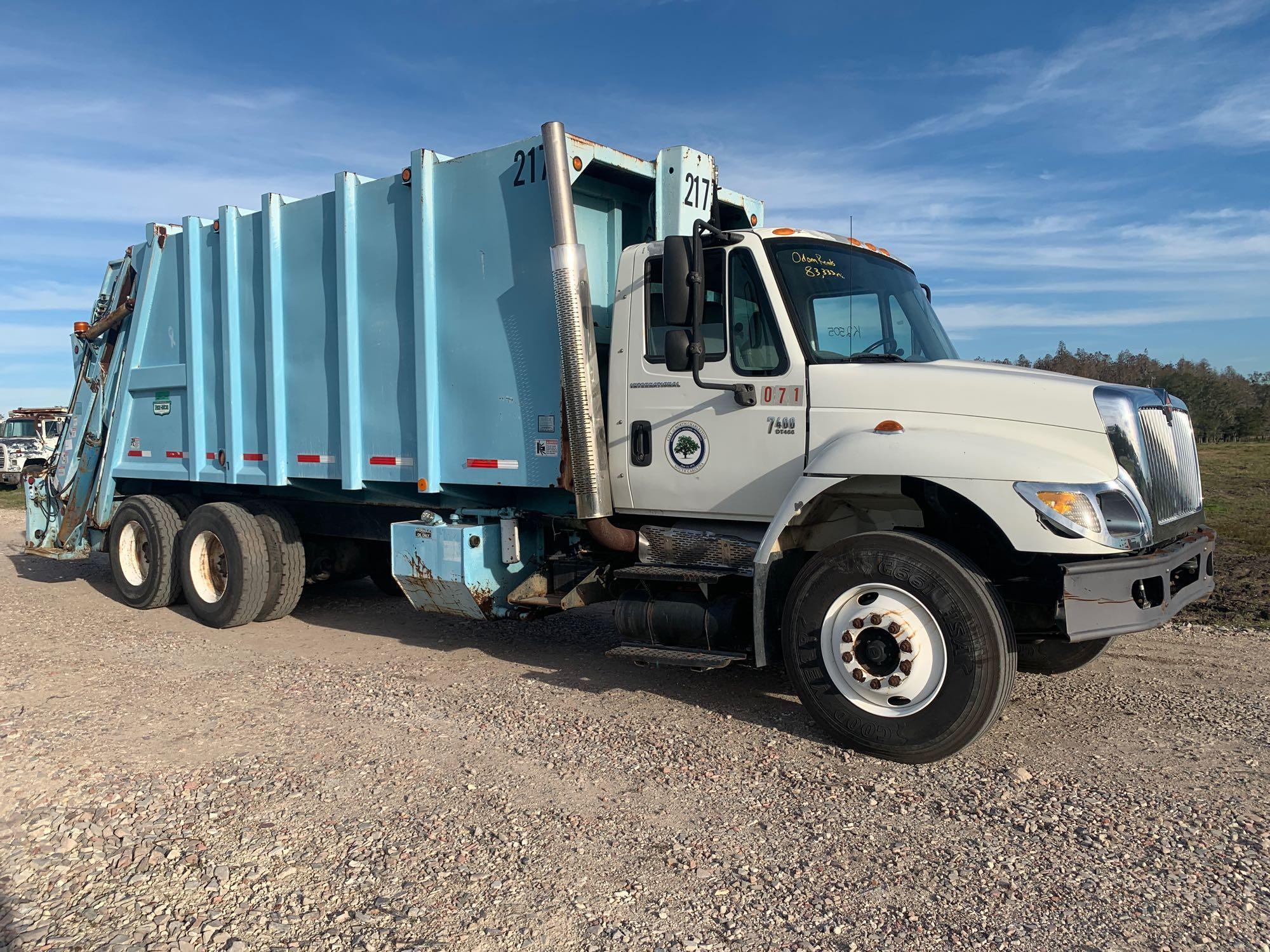 2007 International 7400 T/A Rear Packer Garbage Truck