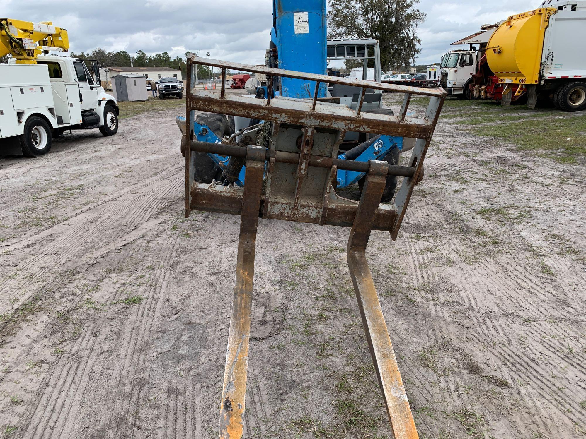 2009 Genie GTH-1056 10,000lb 4x4x4 Telescopic Forklift