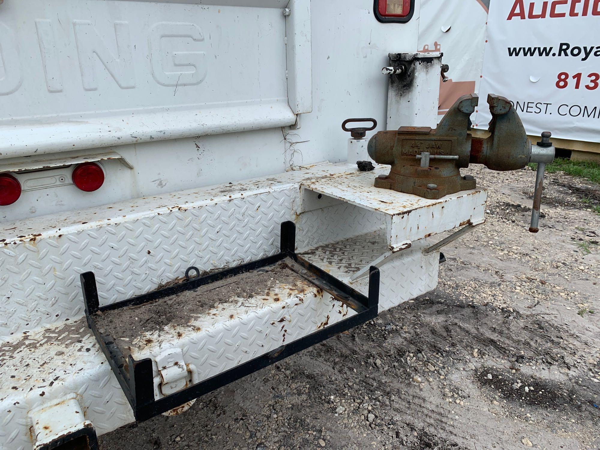 2007 Chevrolet Silverado 4x4 Service Crane Truck