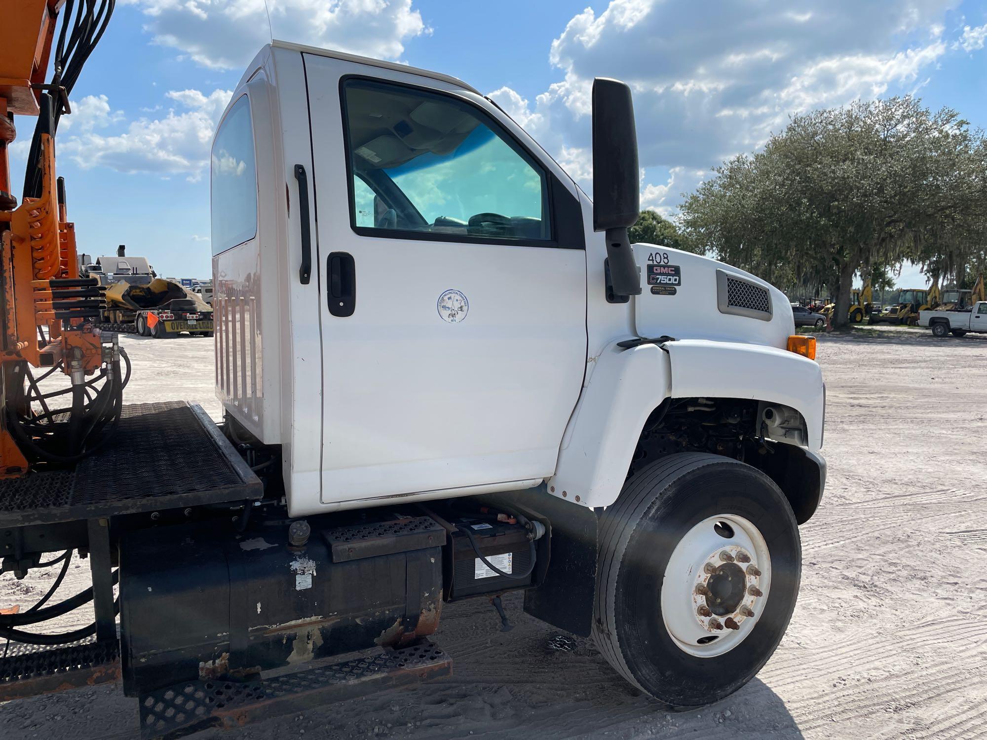 2003 GMC C7500 Petersen TL3 Grapple Truck