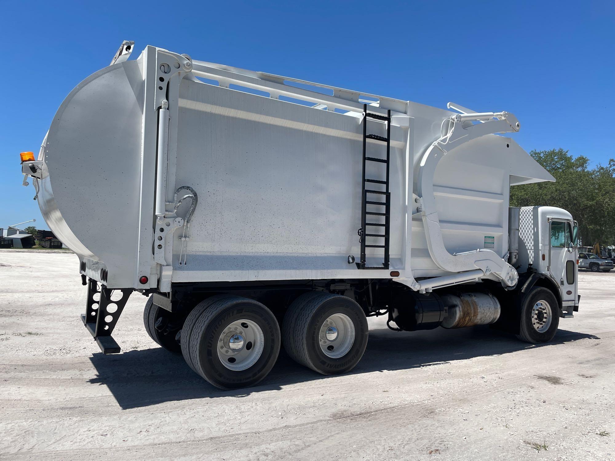 2006 Peterbilt 320 Front Loader Packer 30YD T/A Garbage Truck