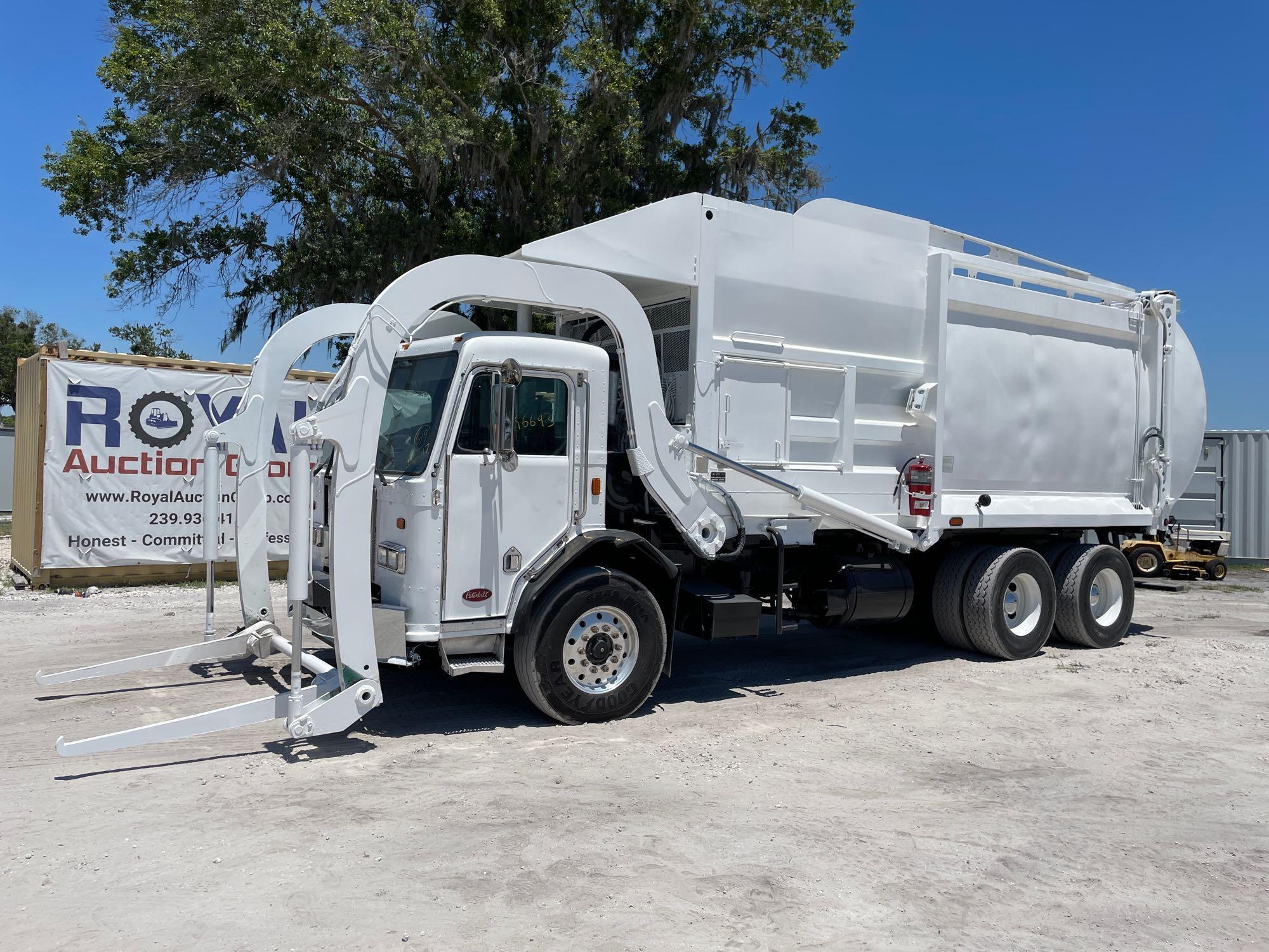 2006 Peterbilt 320 Front Loader Packer 30YD T/A Garbage Truck