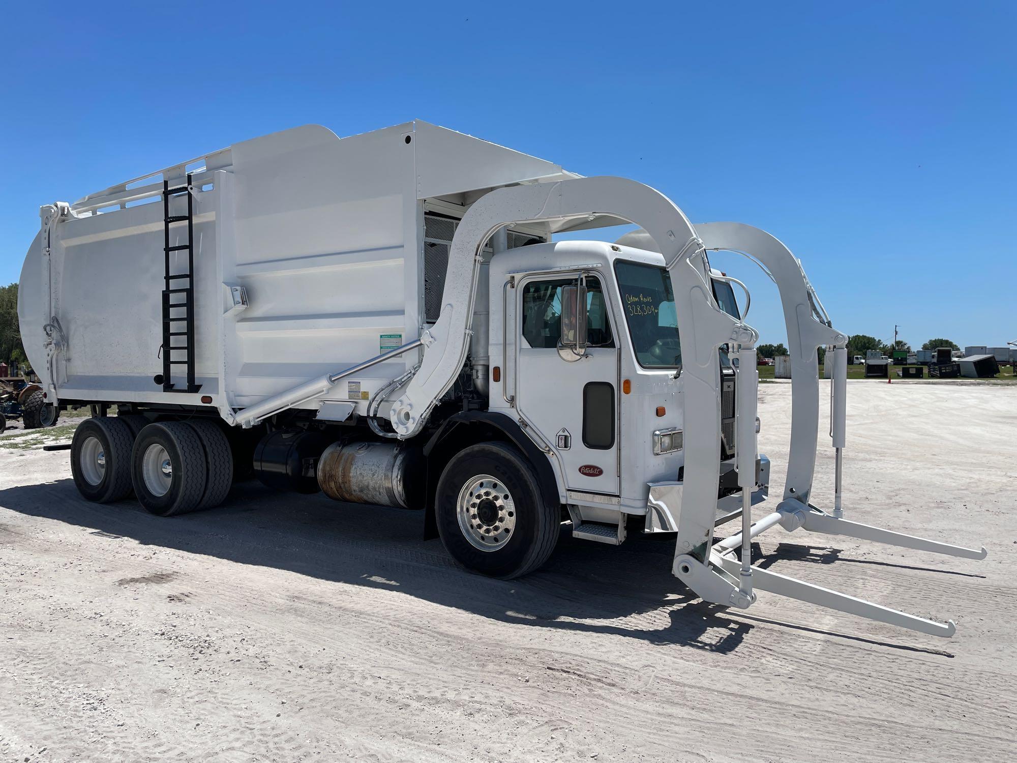 2006 Peterbilt 320 Front Loader Packer 30YD T/A Garbage Truck