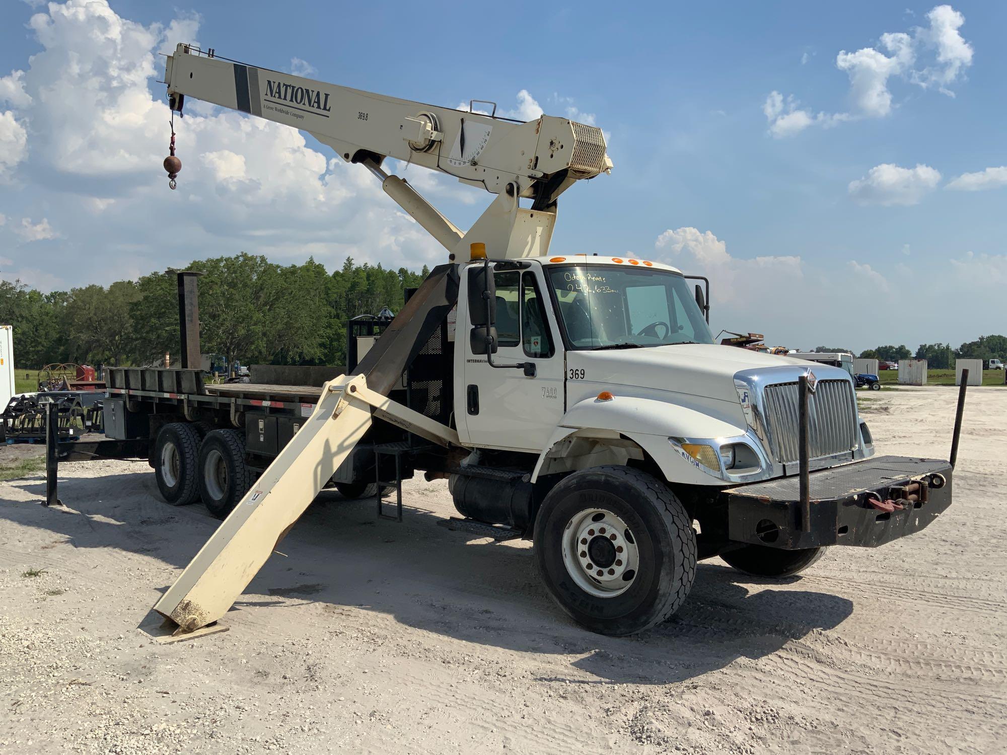 2003 International 7400 6x4 National 900A 26 Ton T/A Boom Truck