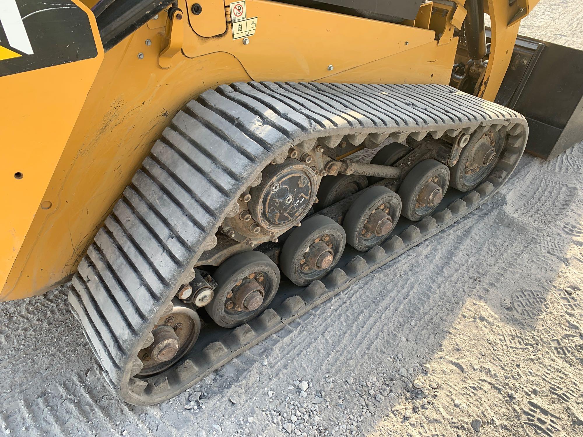 2016 Caterpillar 257D Skid Steer Compact Track Loader