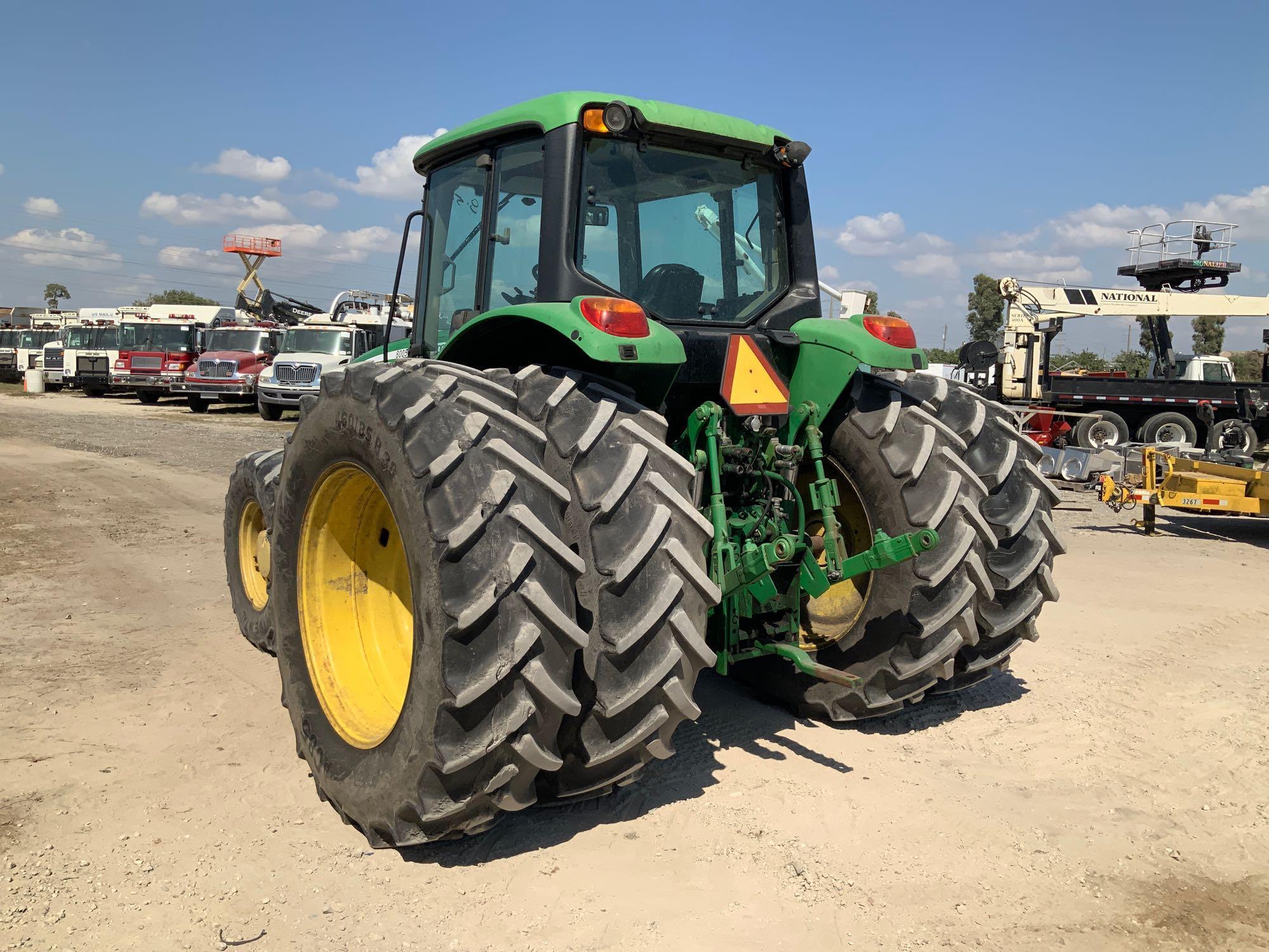 2010 John Deere 7230 4WD Ag Tractor