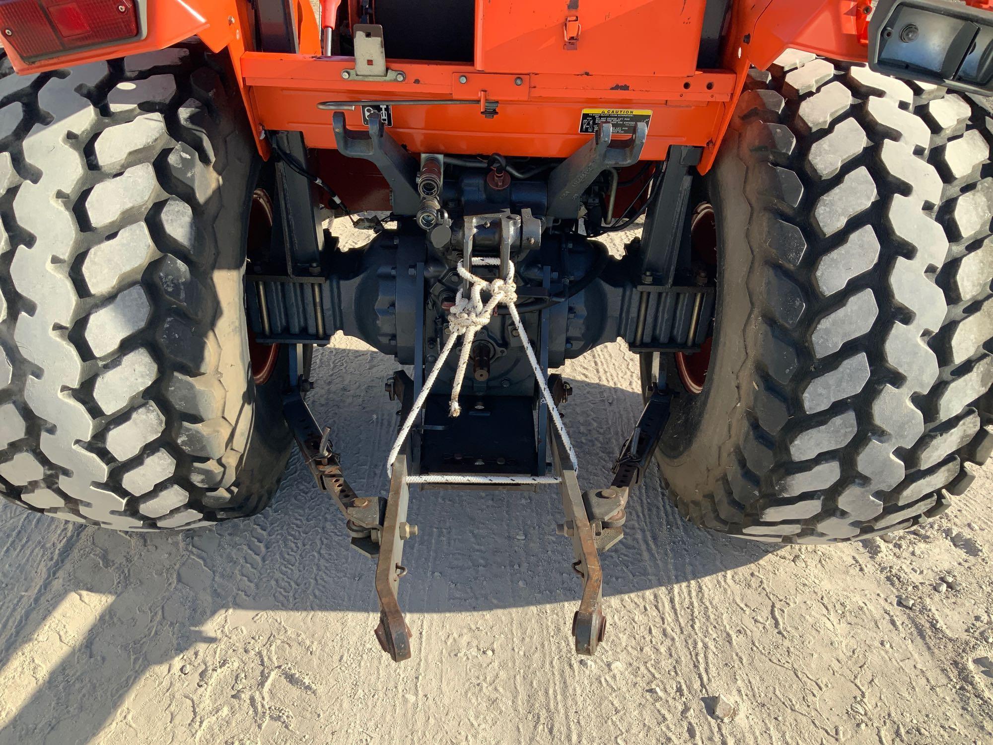 Kubota M490 Loader Tractor