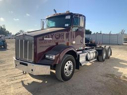 2015 Kenworth T800 Day Cab Truck