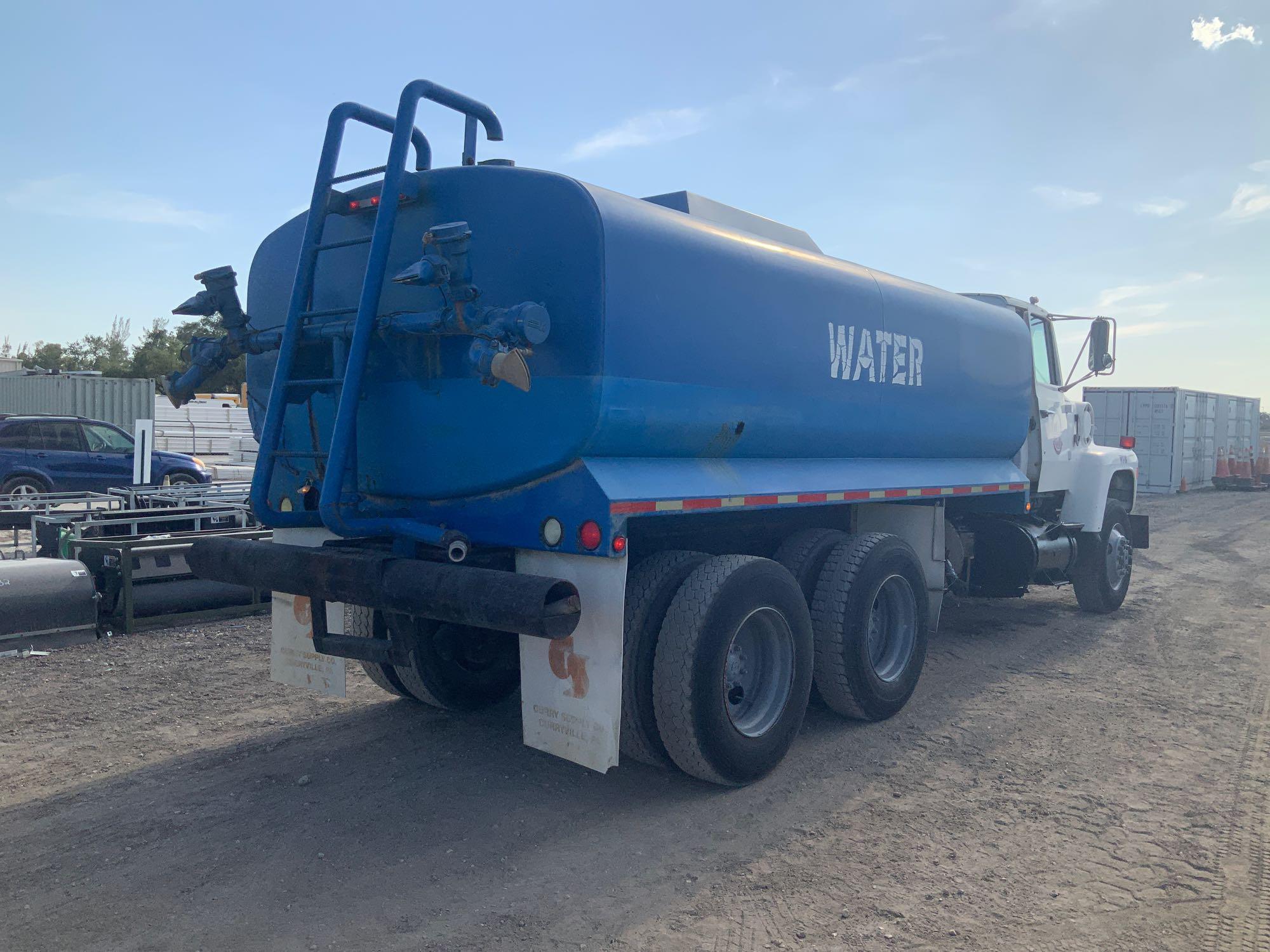 1989 Ford LT8000 T/A Water Truck