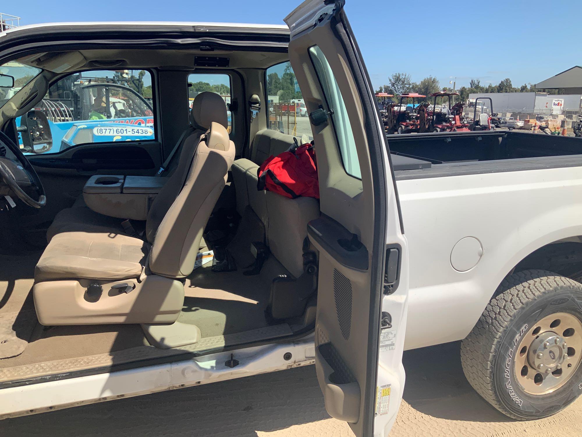 2006 Ford F-250 4x4 Extended Cab Pickup Truck