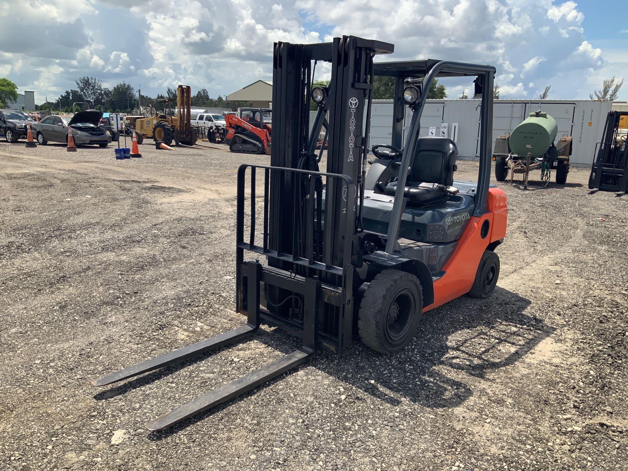 2013 Toyota 8FDU25 4,500lb Hard Tire Forklift