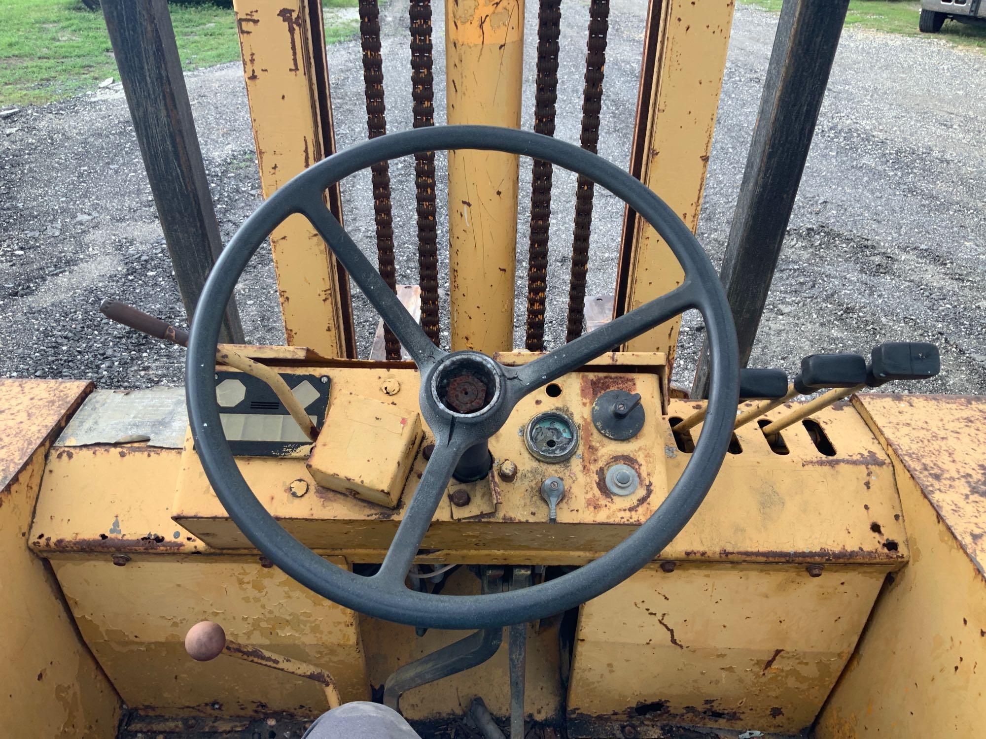 John Deere 482C 6,000lb Forklift