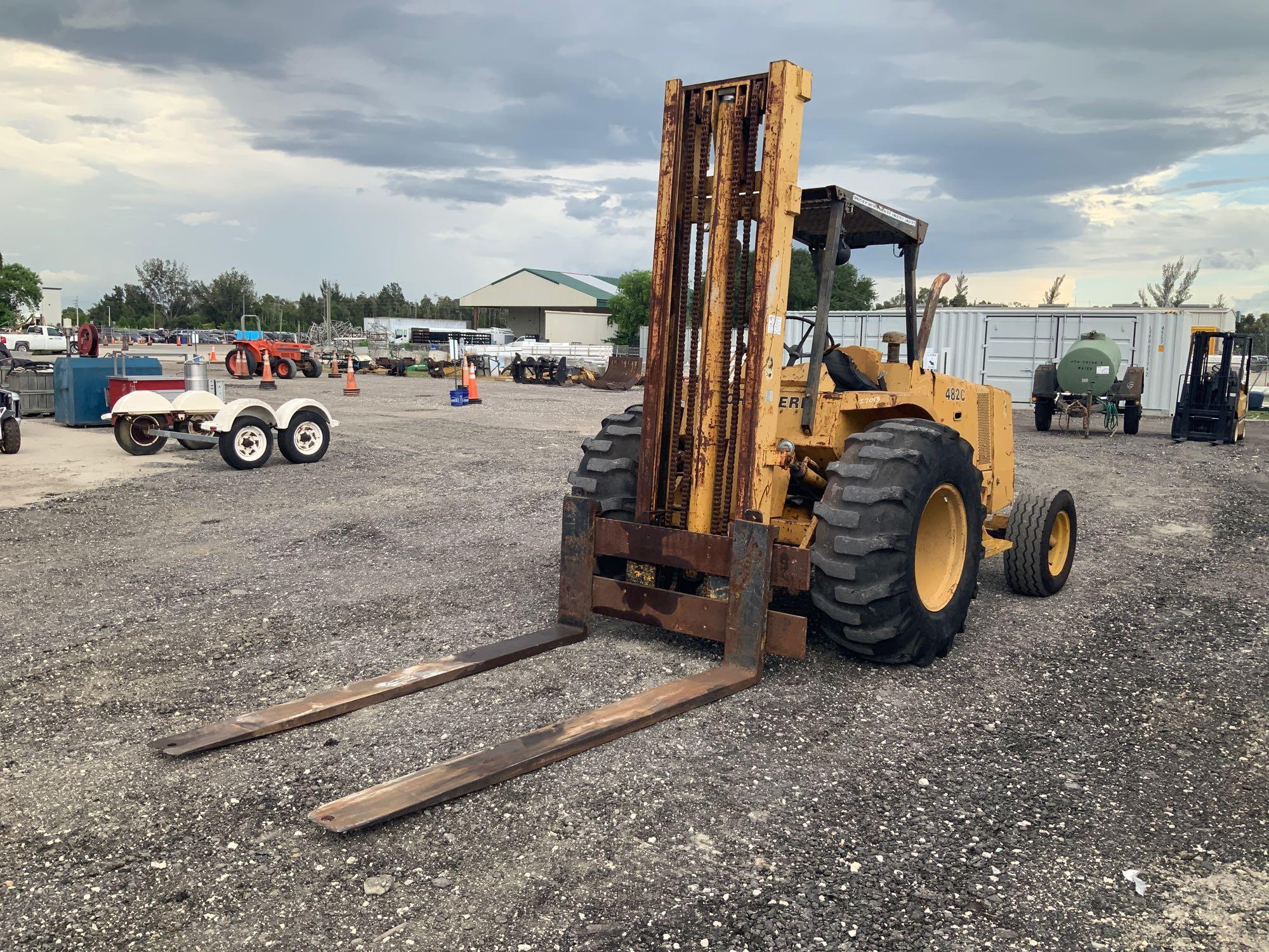 John Deere 482C 6,000lb Forklift