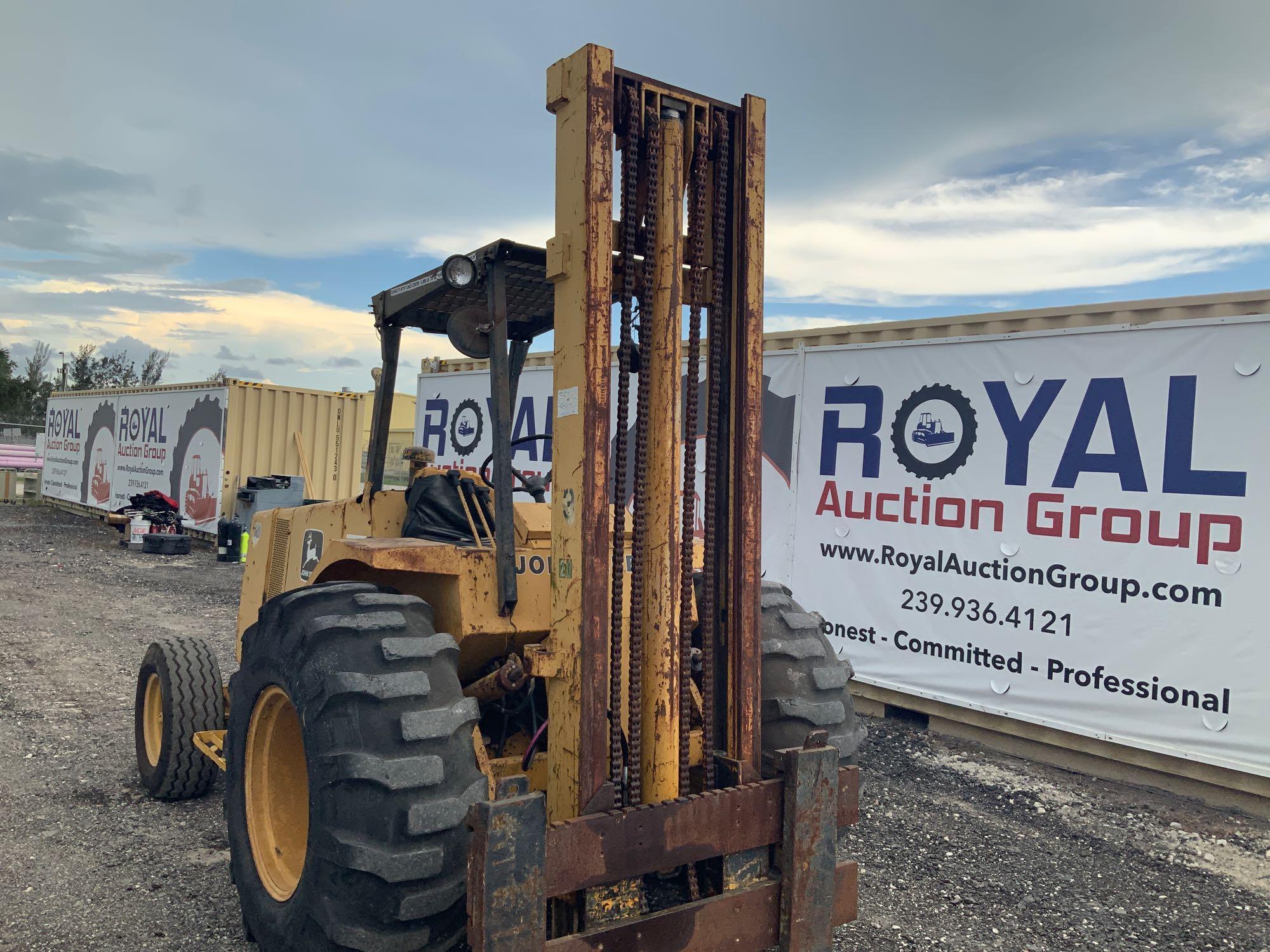 John Deere 482C 6,000lb Forklift