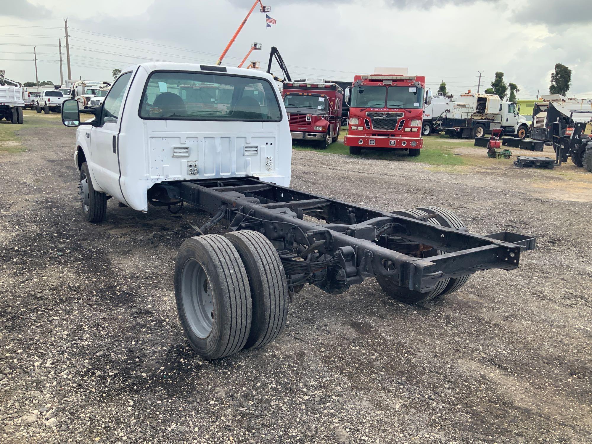 1999 Ford F-450 Cab and Chasis Pickup Truck