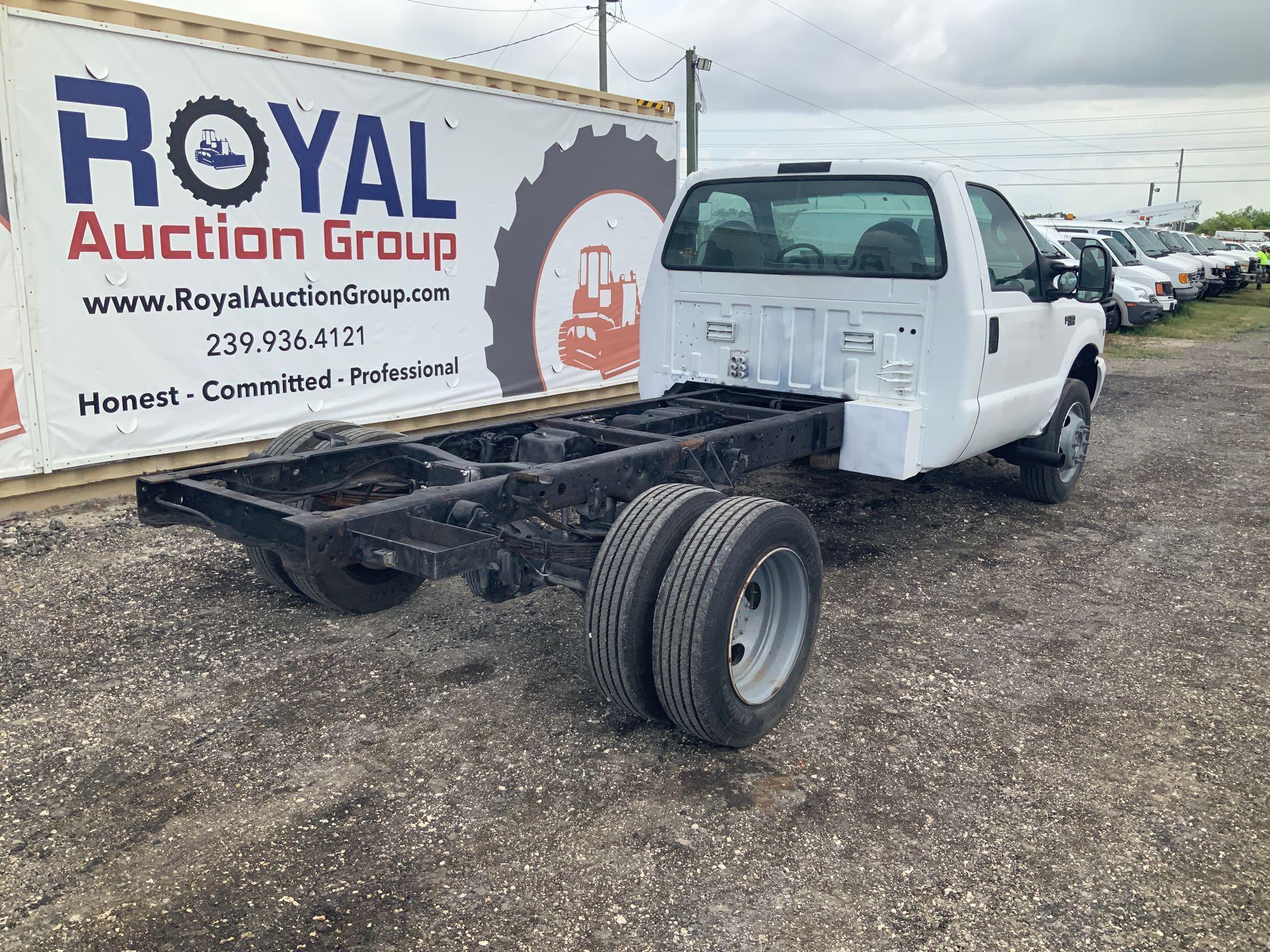 1999 Ford F-450 Cab and Chasis Pickup Truck