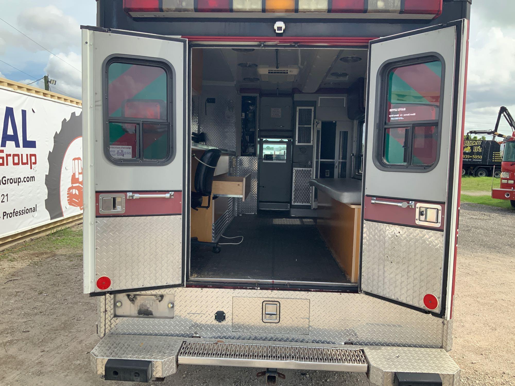 2001 International 4700 Ambulance