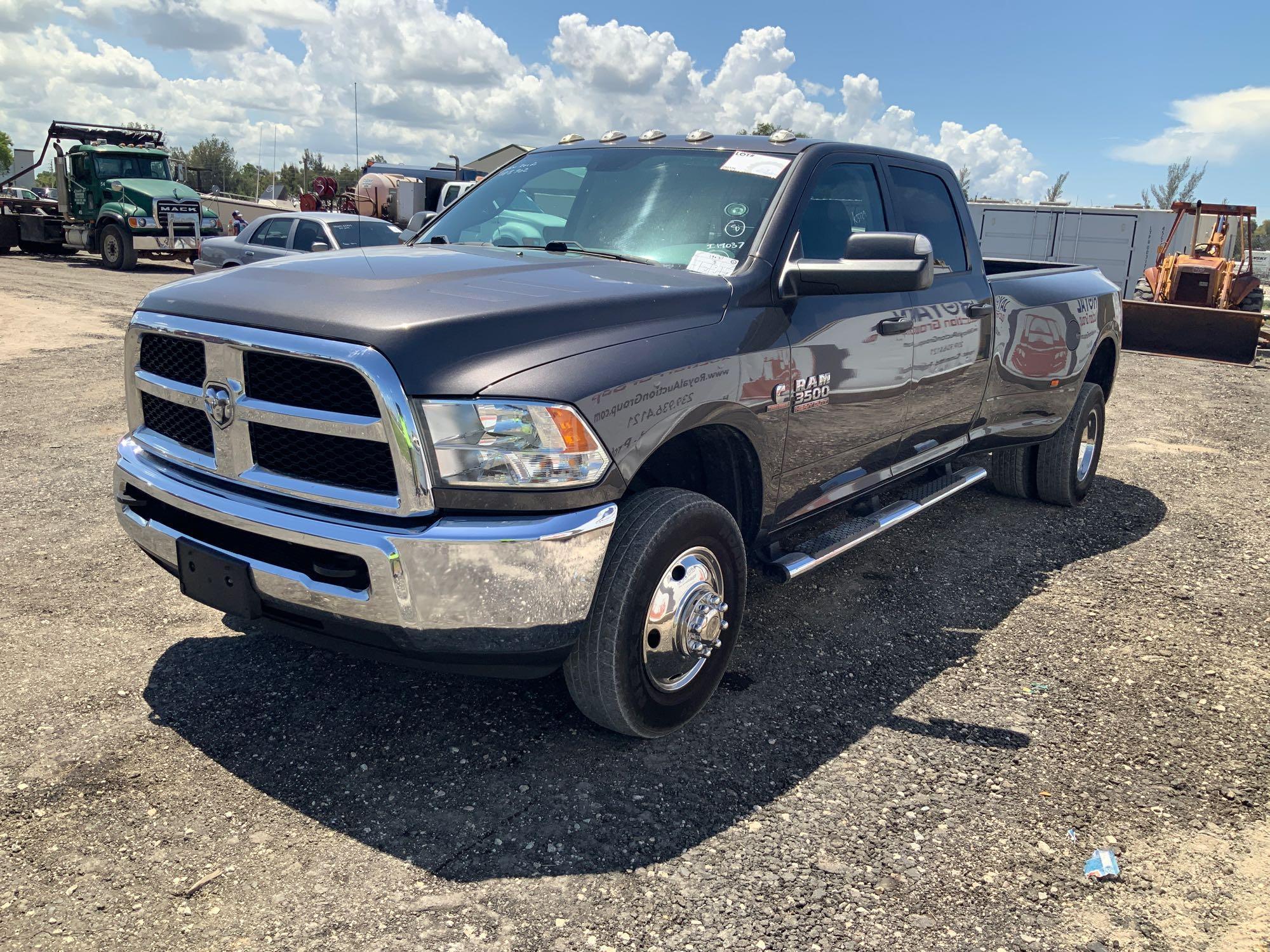 2018 Ram 3500 4x4 Crew Cab Dually Pickup Truck