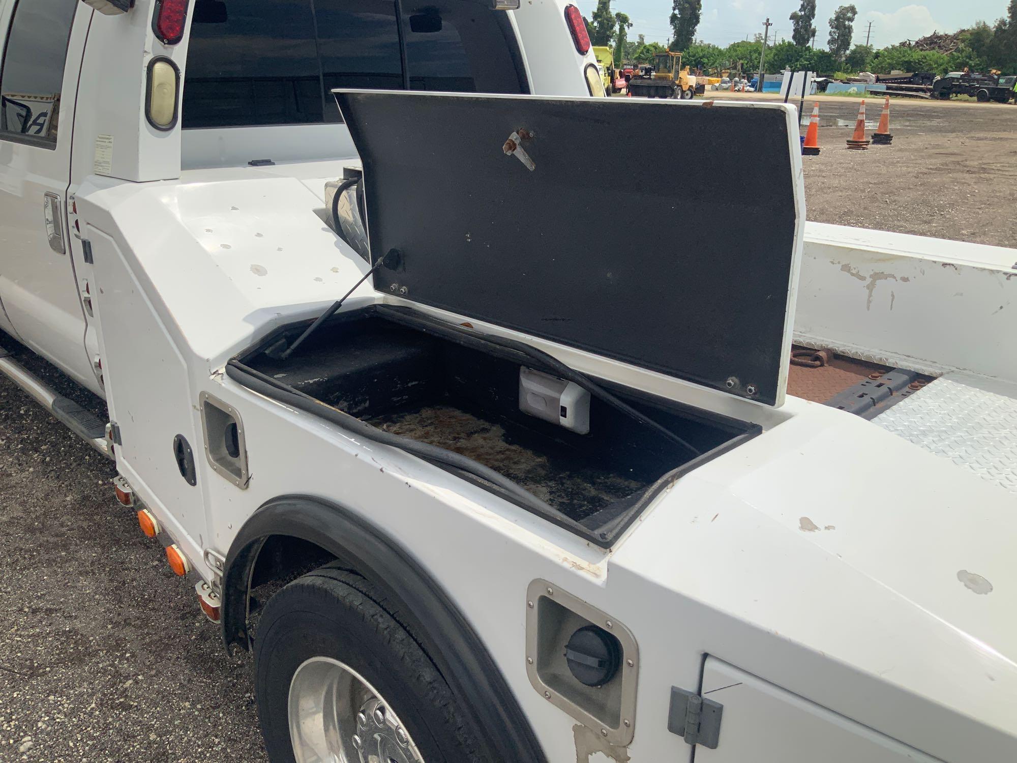 2008 Ford F-550 Crew Cab Dually Hauling Truck