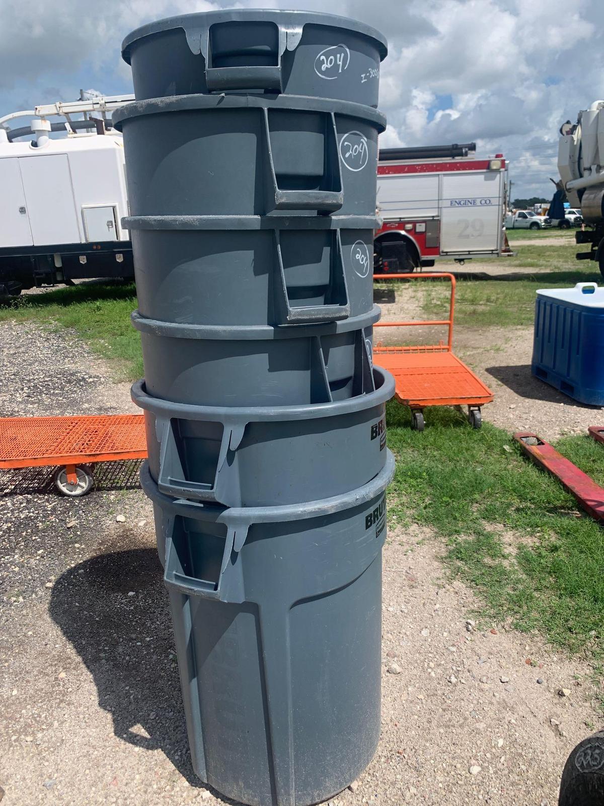 6 Rubbermaid Brute Trash Cans