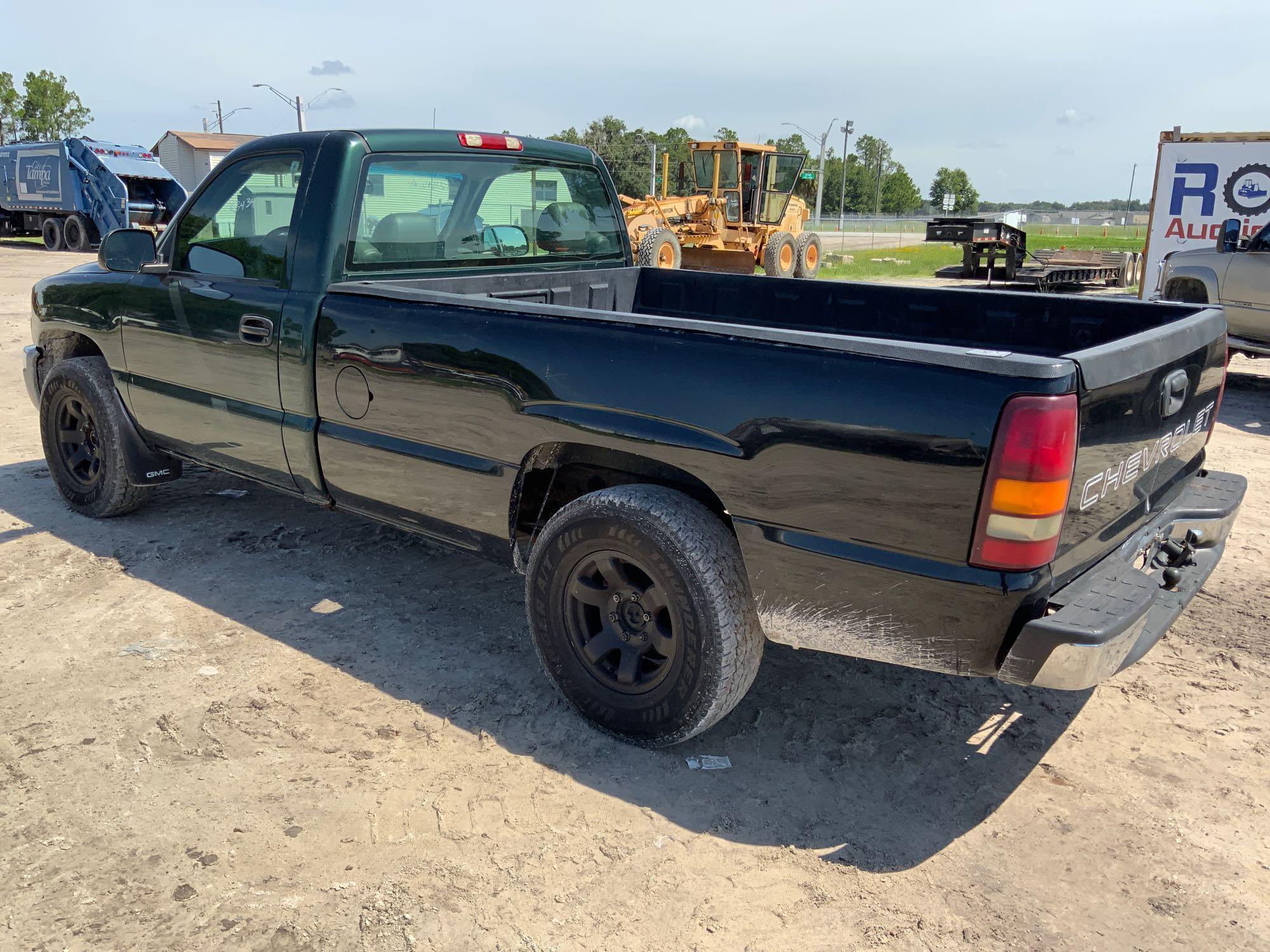 2004 GMC Sierra Pickup Truck