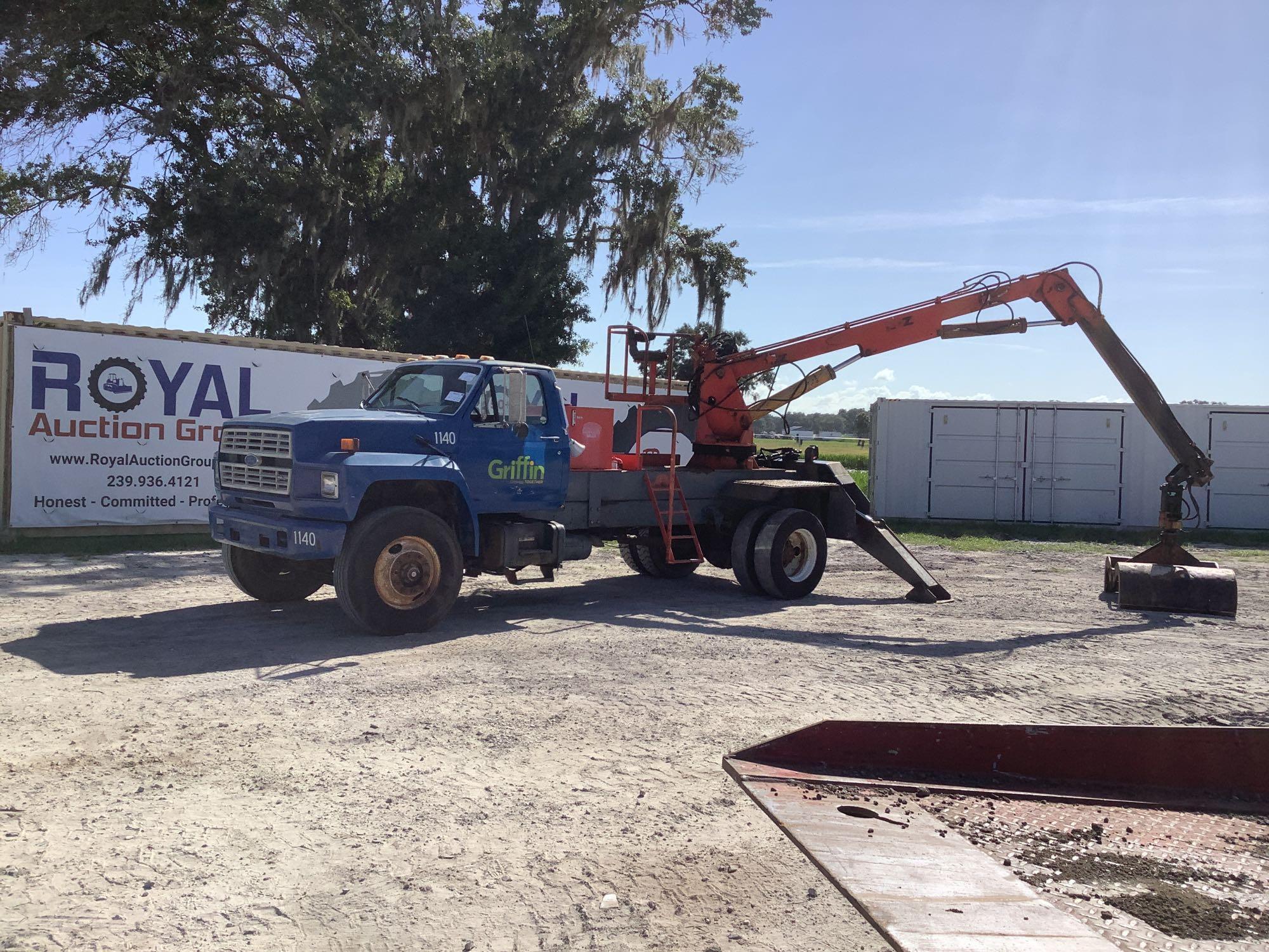 1992 Ford F800 Grapple Truck