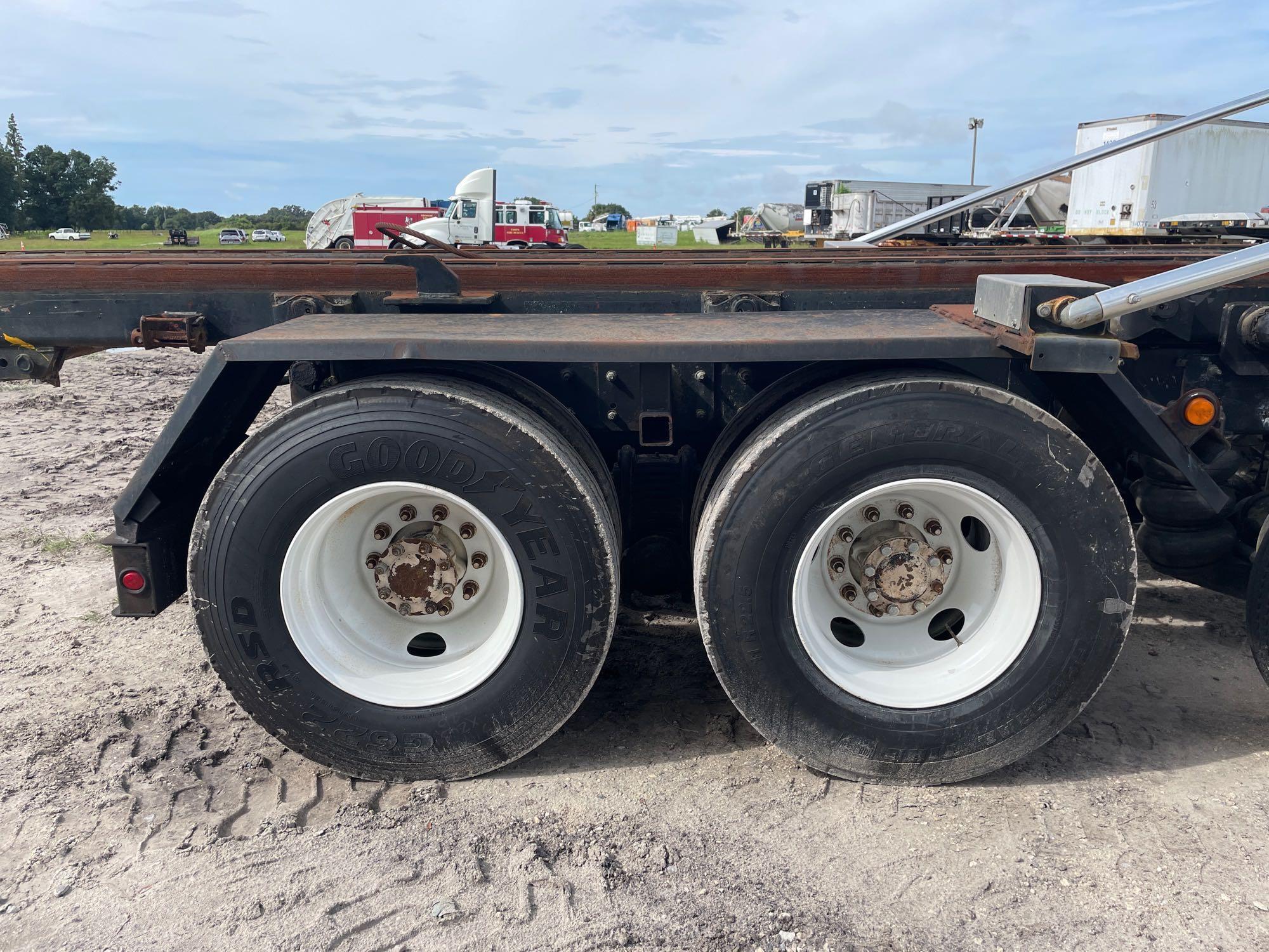 2003 Mack RD688S Tri-Axle Galbreath Rolloff Truck