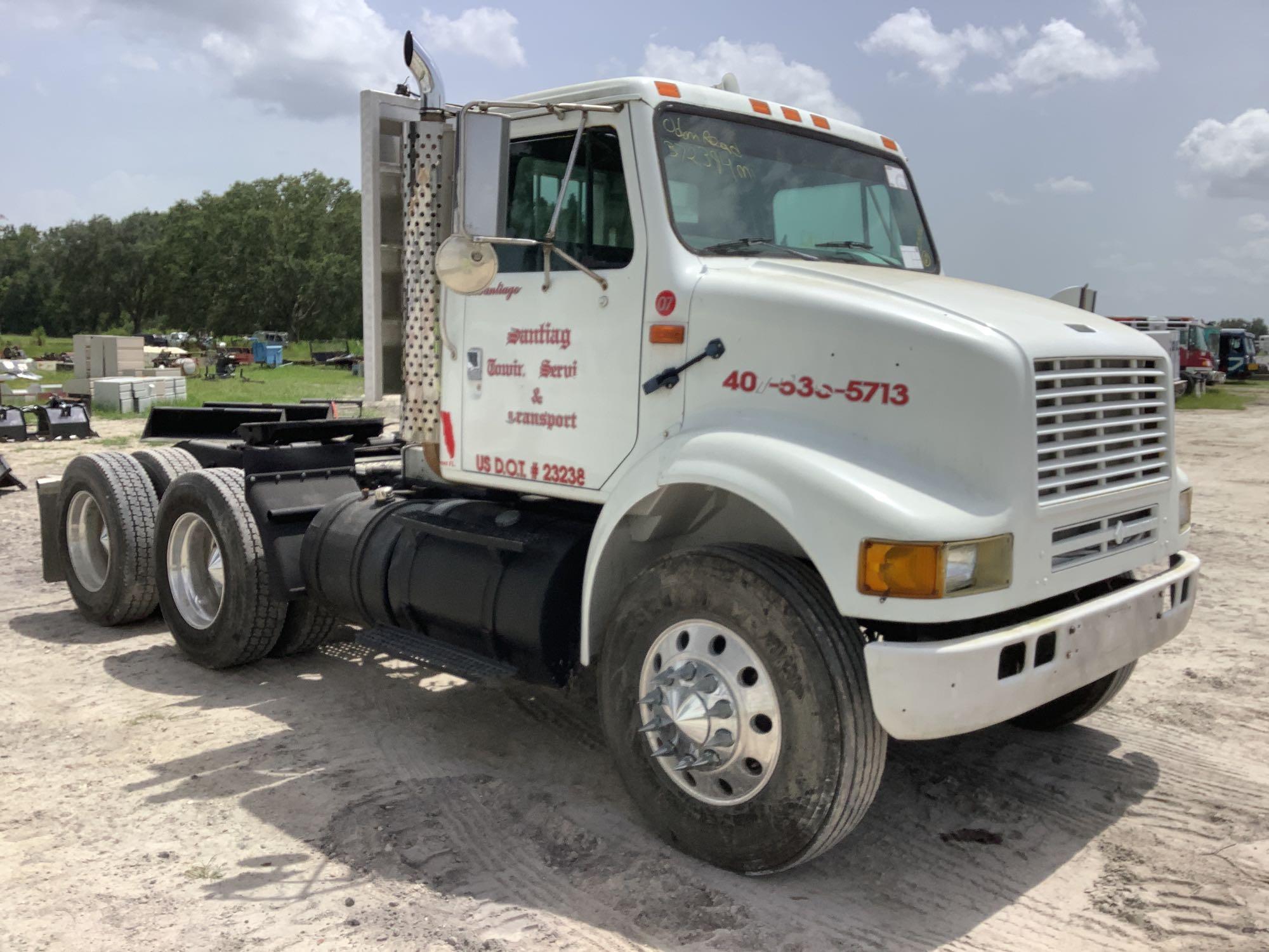 1995 International F-8100 Wet Kit T/A Daycab Semi