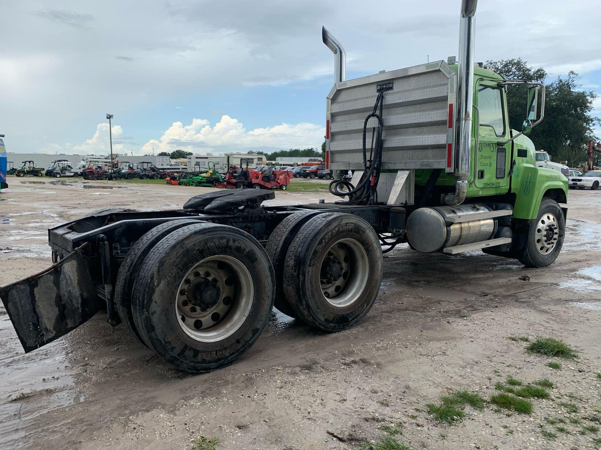 2005 Mack CHN613 Wet Kit T/A Daycab Truck Tractor