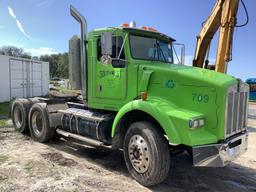 2001 Kenworth T800 T/A Wet Kit Day Cab