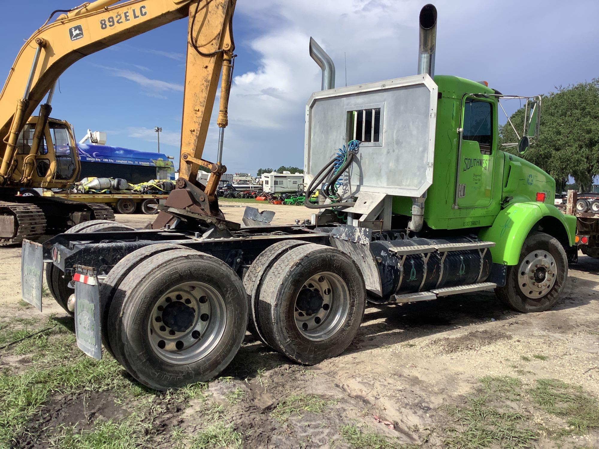 2001 Kenworth T800 T/A Wet Kit Day Cab