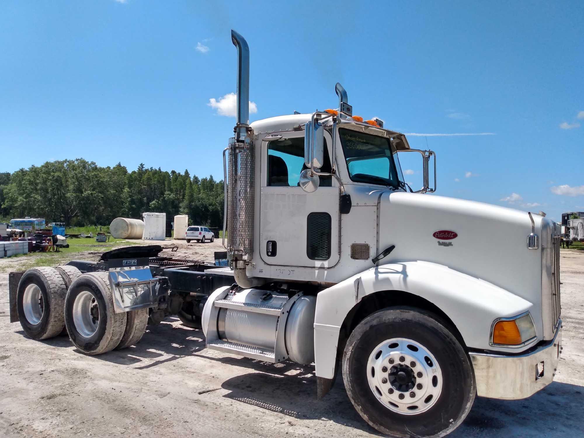 2006 Peterbilt 385 Wetkit T/A Daycab Semi Truck Tractor