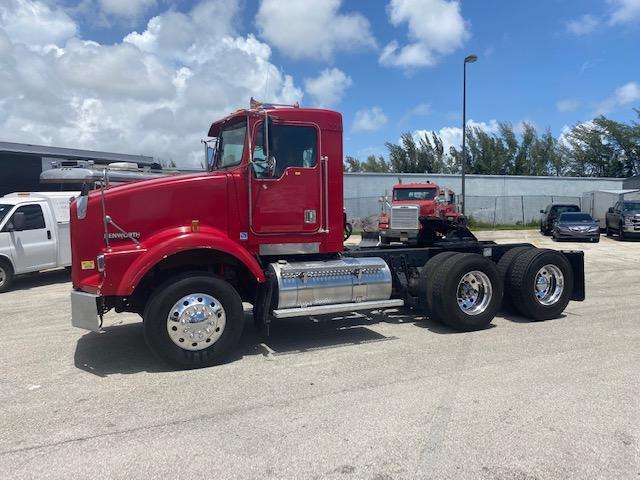 2000 Kenworth T800 Tandem Axle Truck Tractor