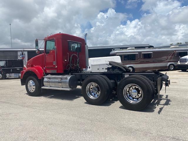 2000 Kenworth T800 Tandem Axle Truck Tractor