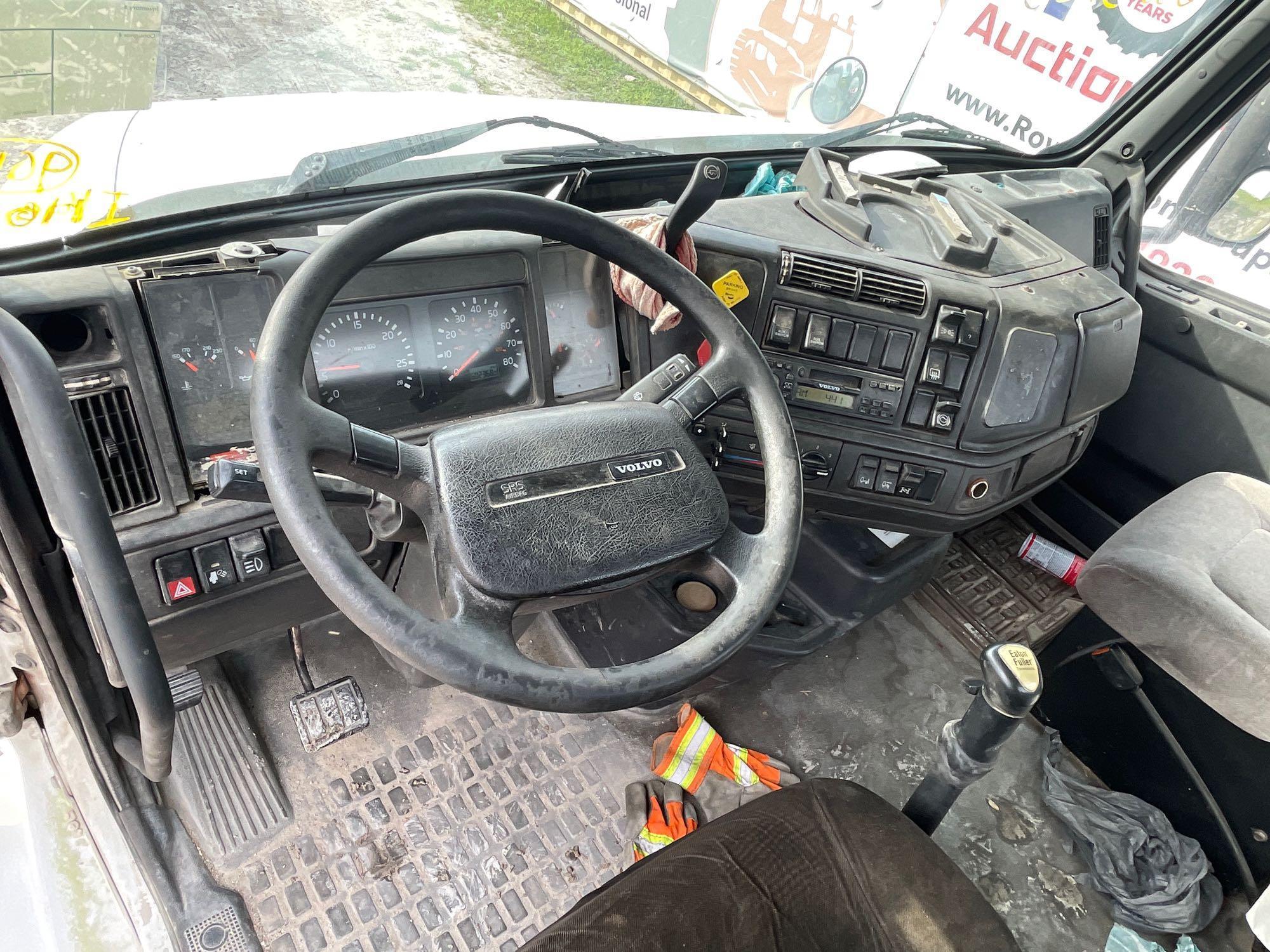 2001 Volvo VNM T/A Daycab Truck Tractor