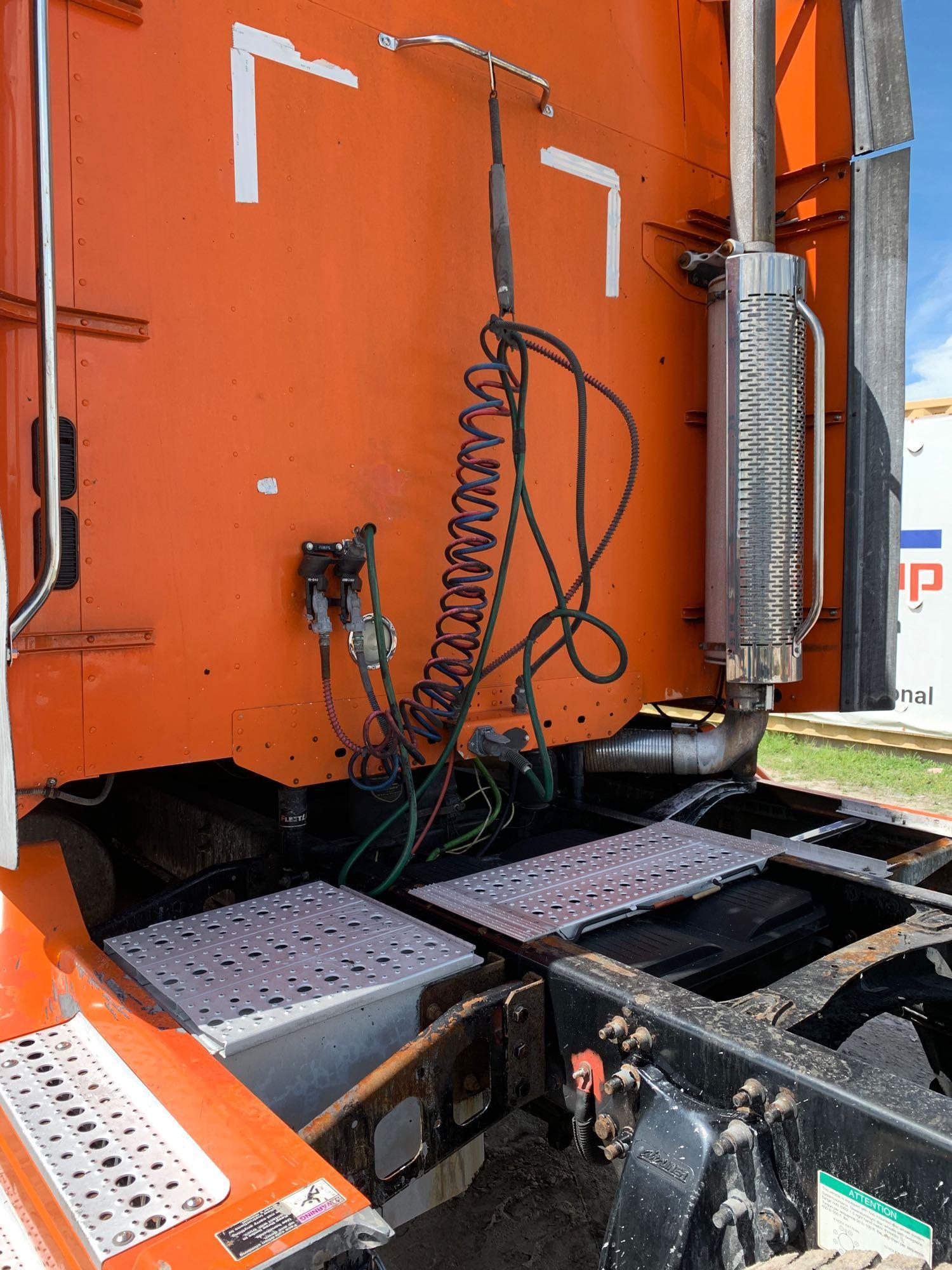 2005 Freightliner ST120 Sleeper Truck Tractor