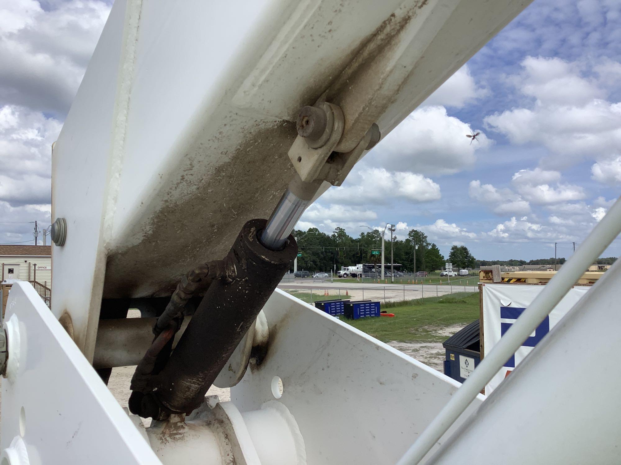 2005 Ford F-550 35ft Crane Bucket Truck