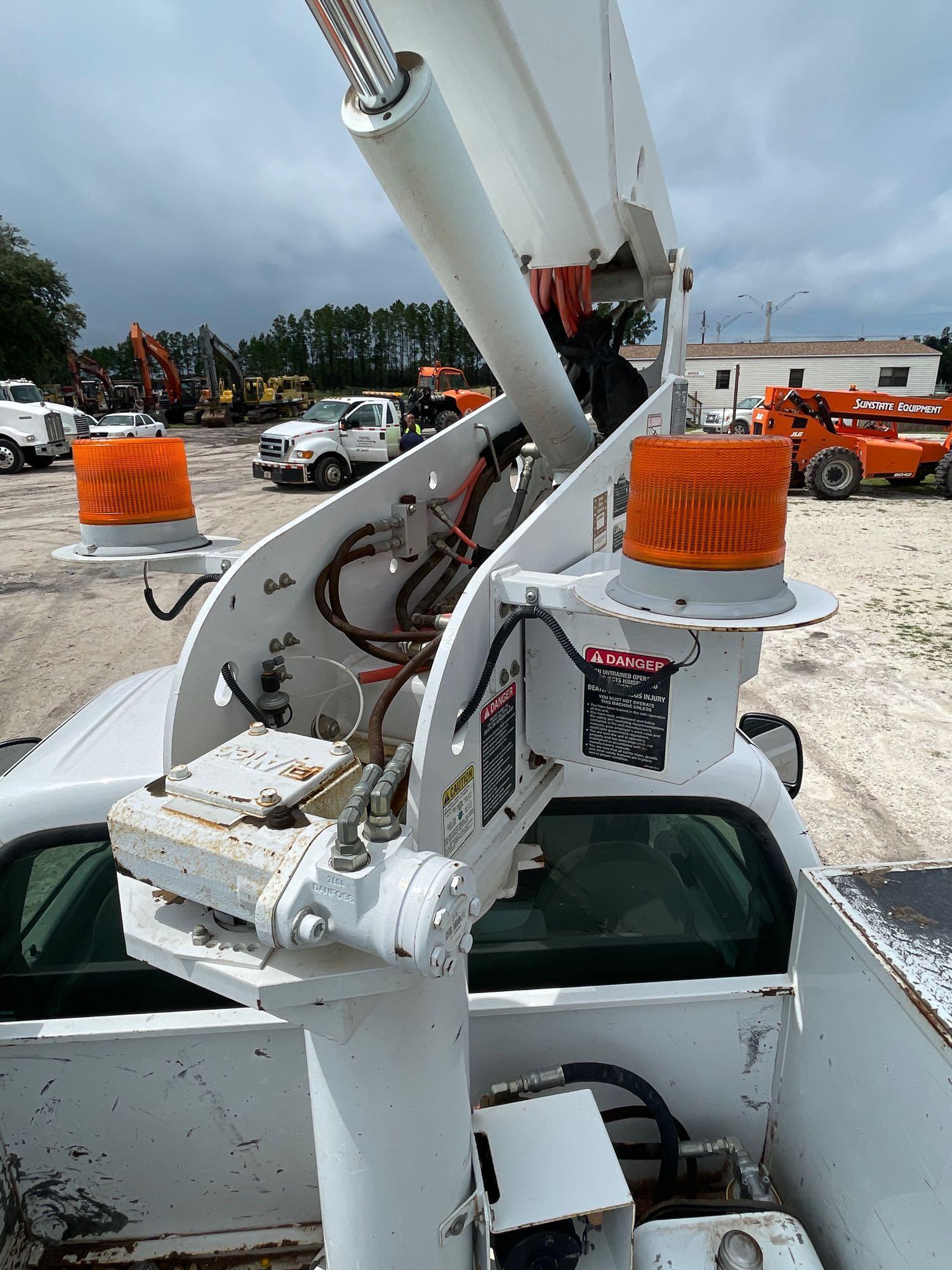 2003 Ford F-550 Service Crane 30FT Bucket Truck