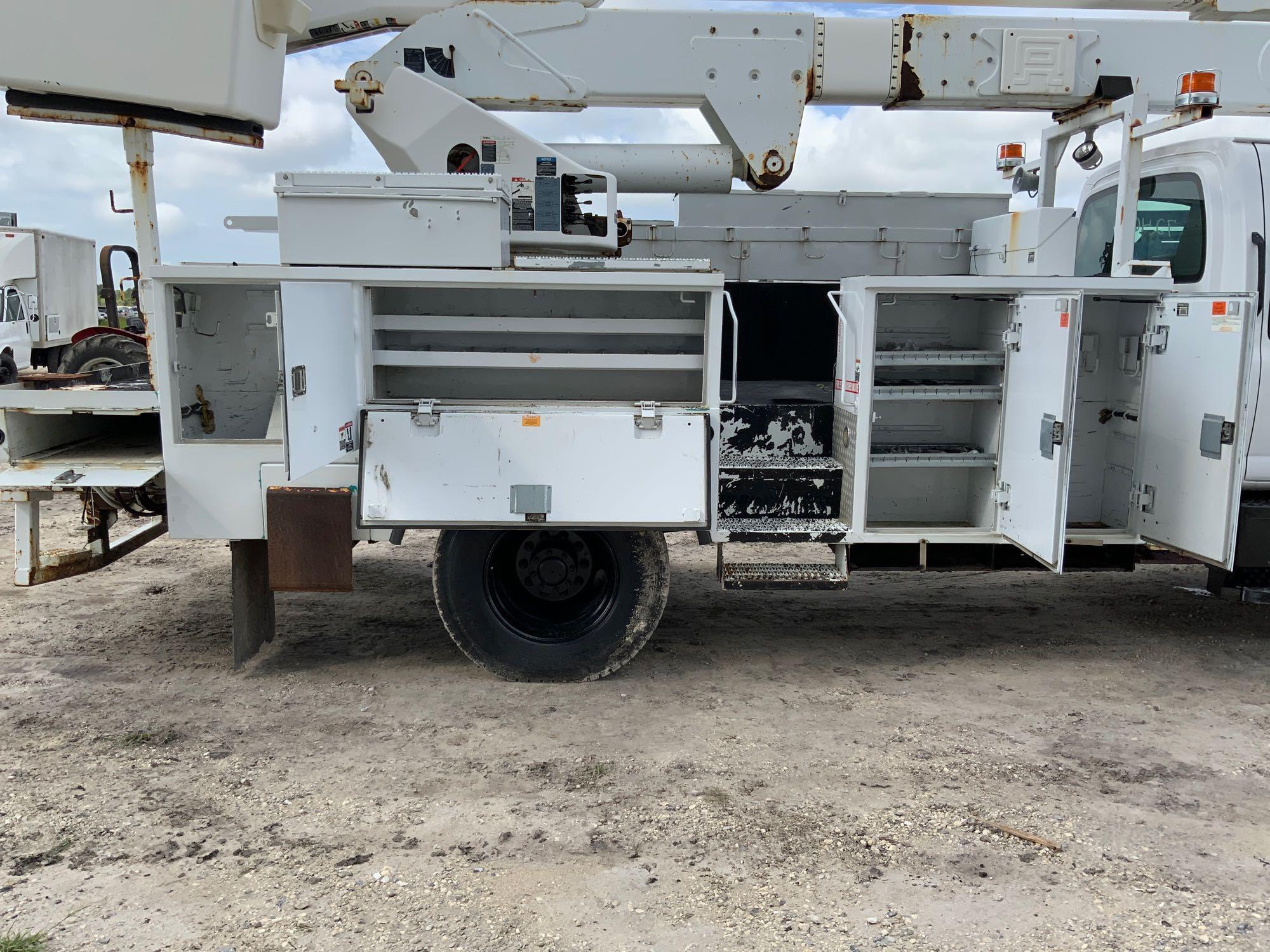 2009 GMC C8500 Over Center Bucket Truck