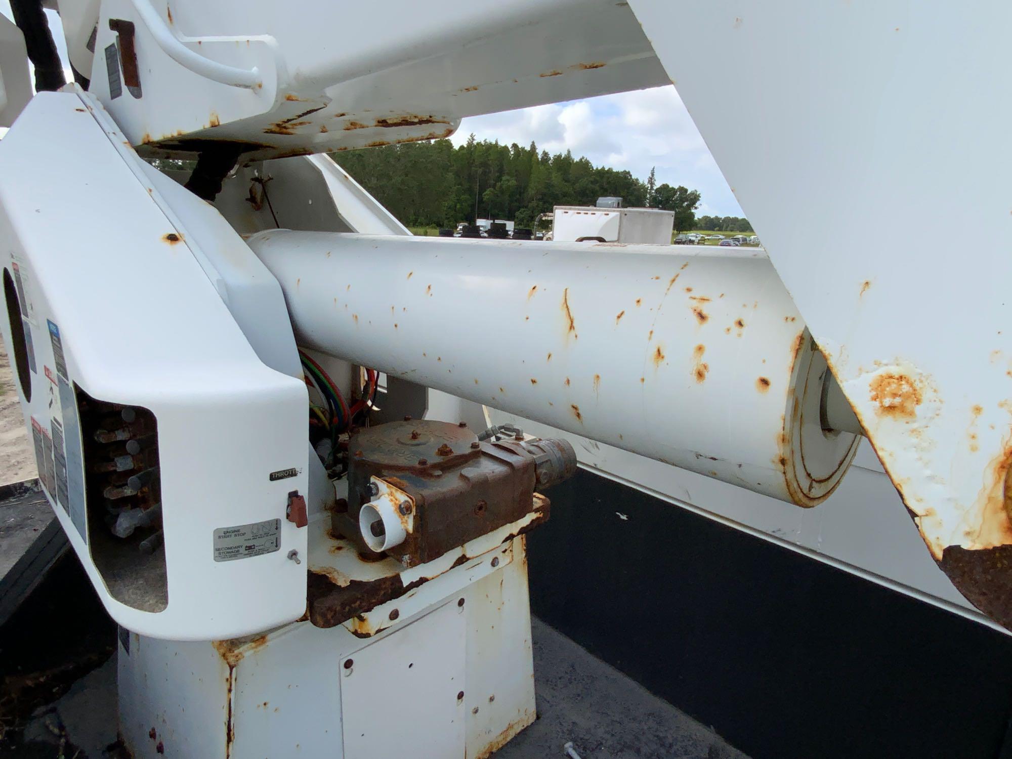 2009 GMC C8500 Over Center Bucket Truck