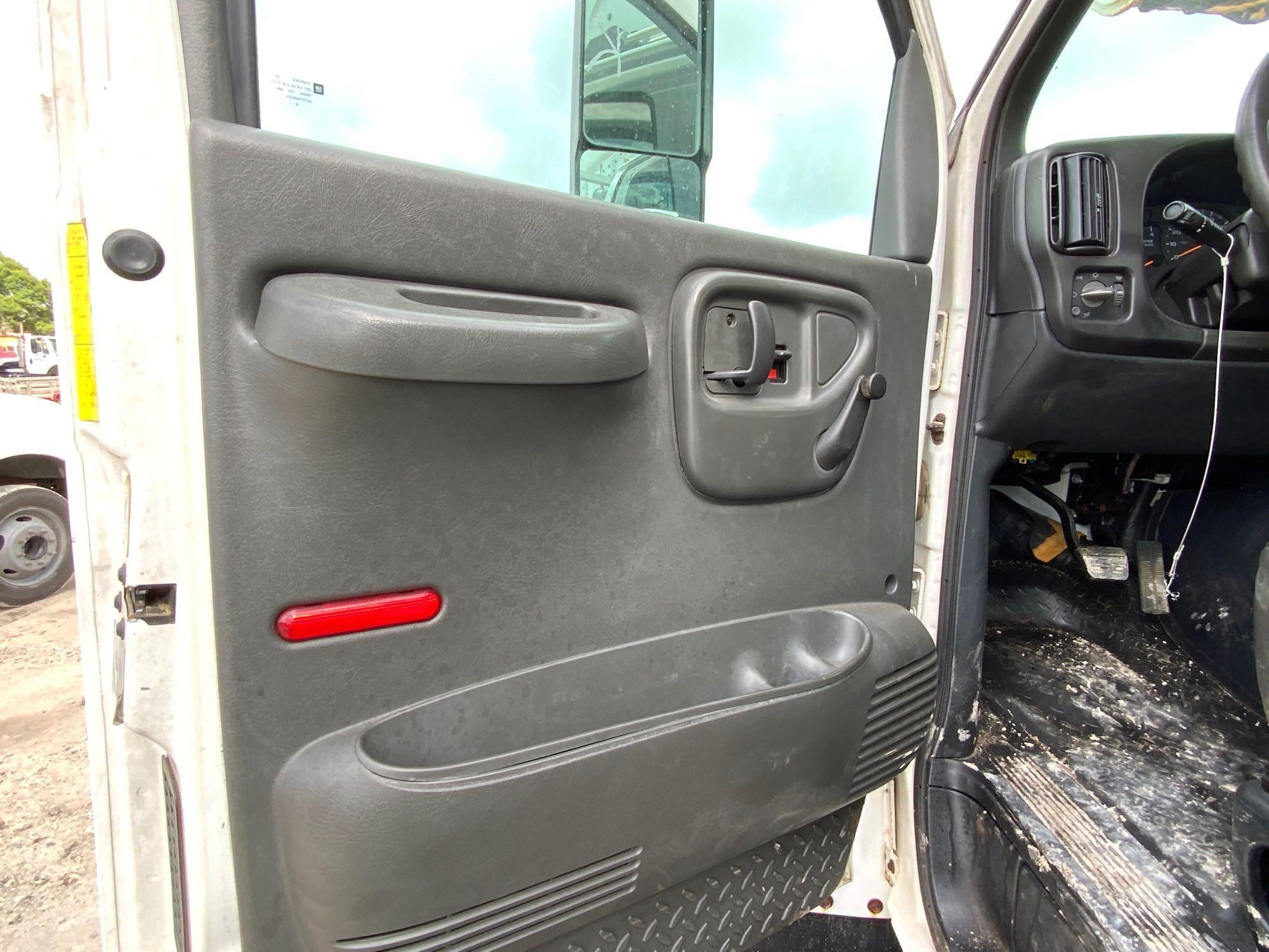 2009 GMC C8500 Over Center Bucket Truck