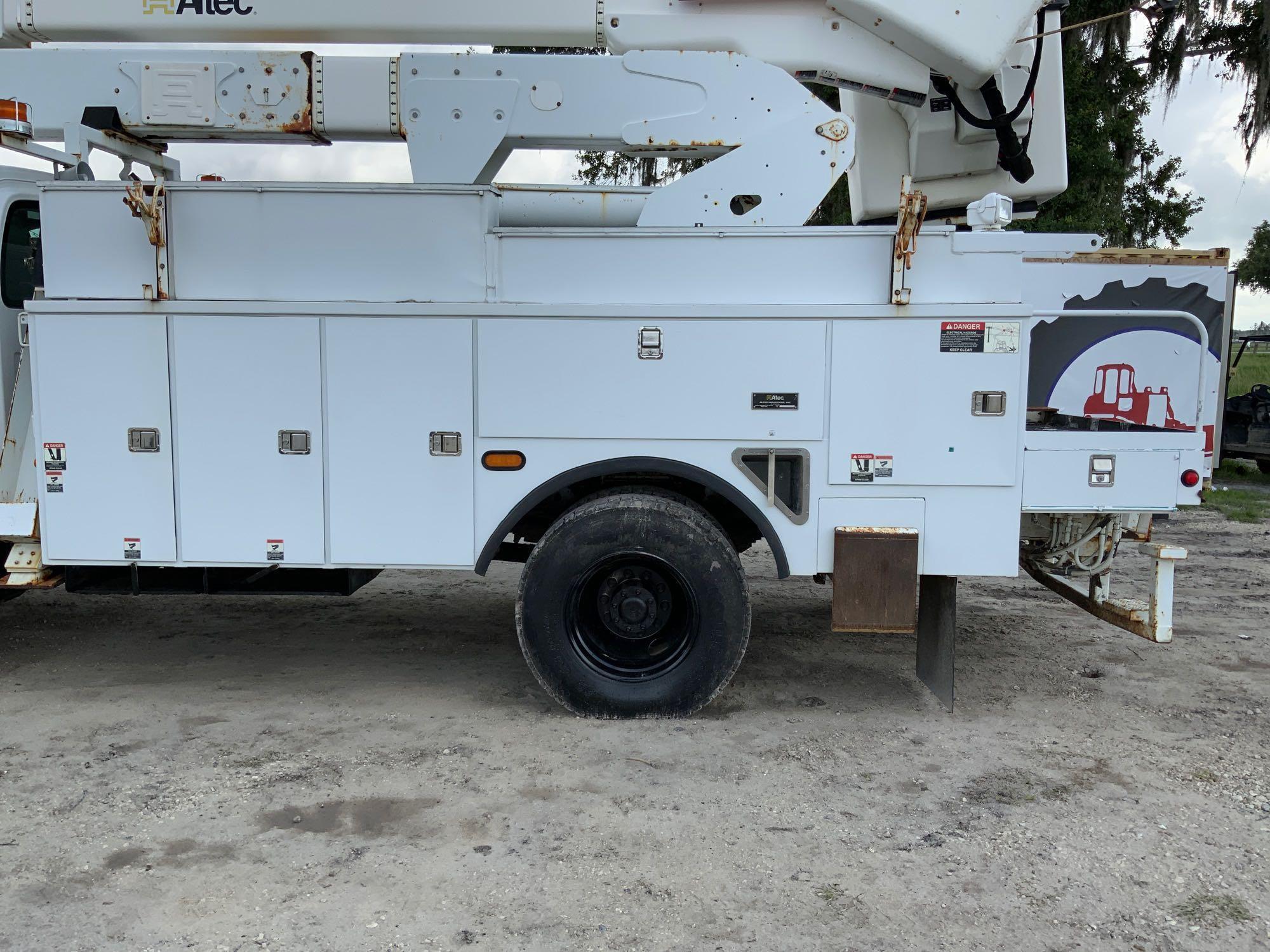 2009 GMC C8500 Over Center Bucket Truck