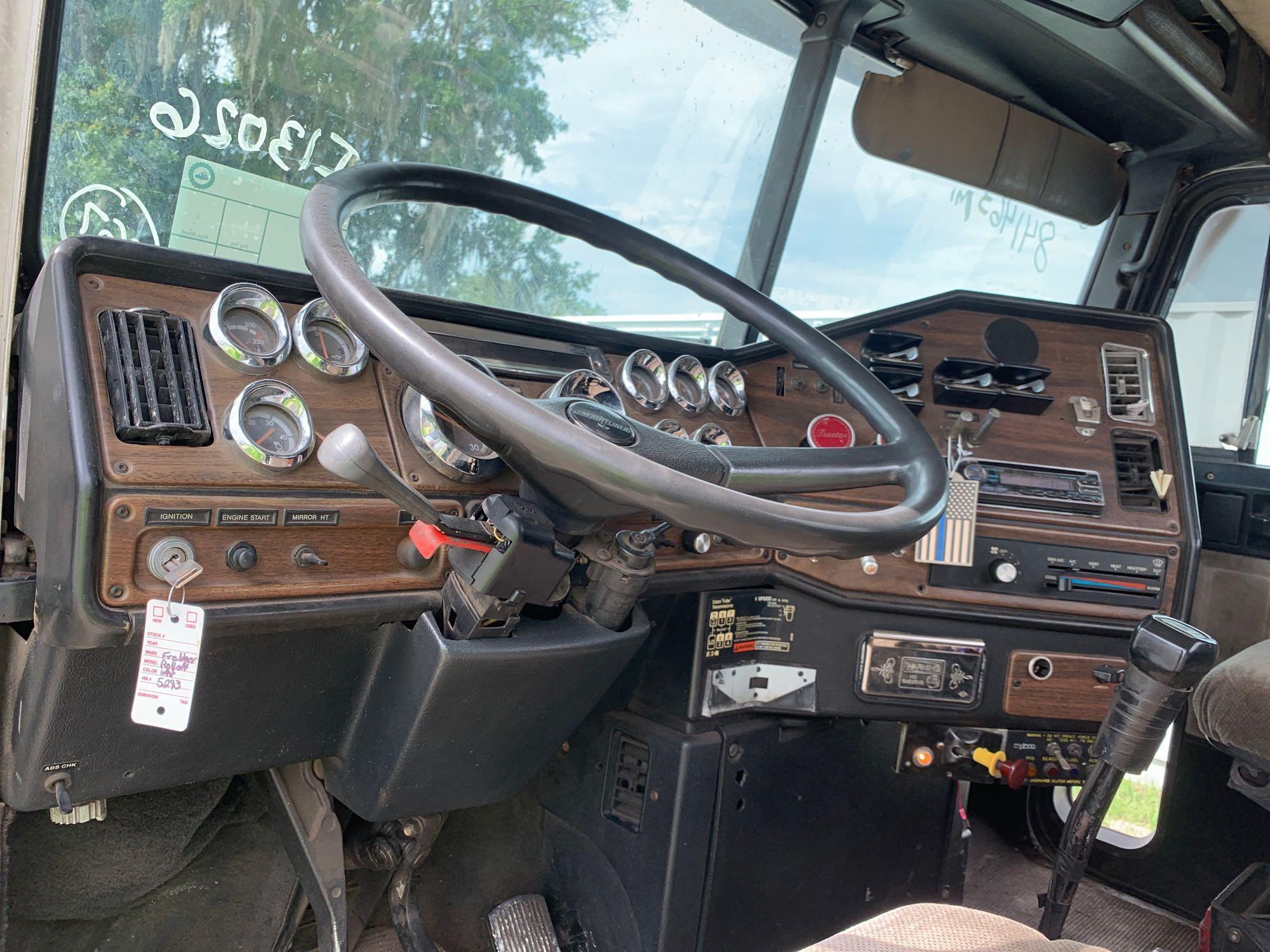 1995 Freightliner FLD120 Rollback Truck