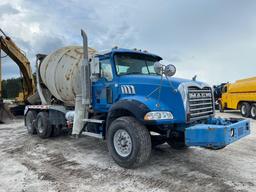 2005 Mack CT713 11 Yard McNeilus T/A Concrete Mixer Truck