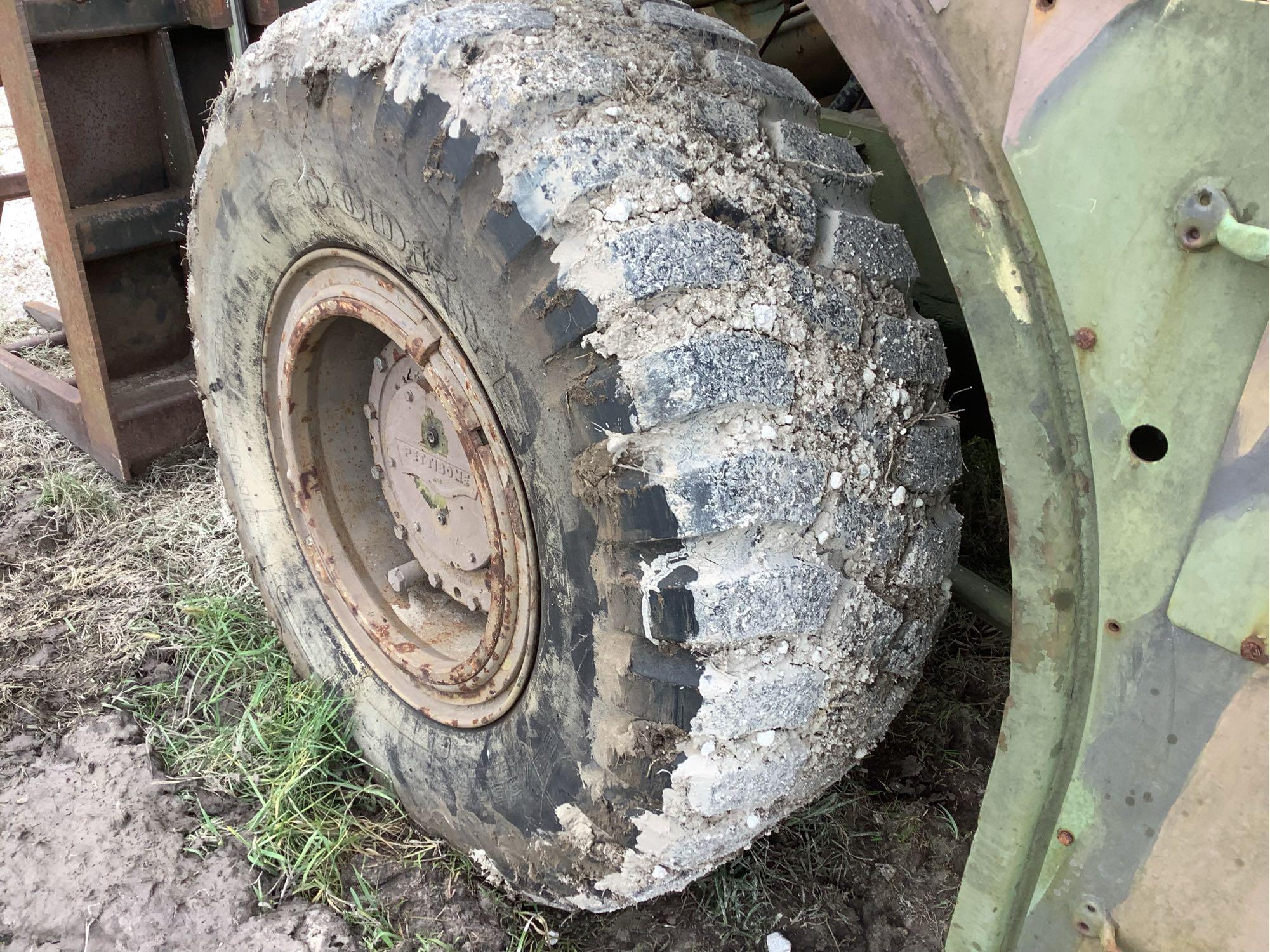 1974 Pettibone A3520 10,000LB Lift